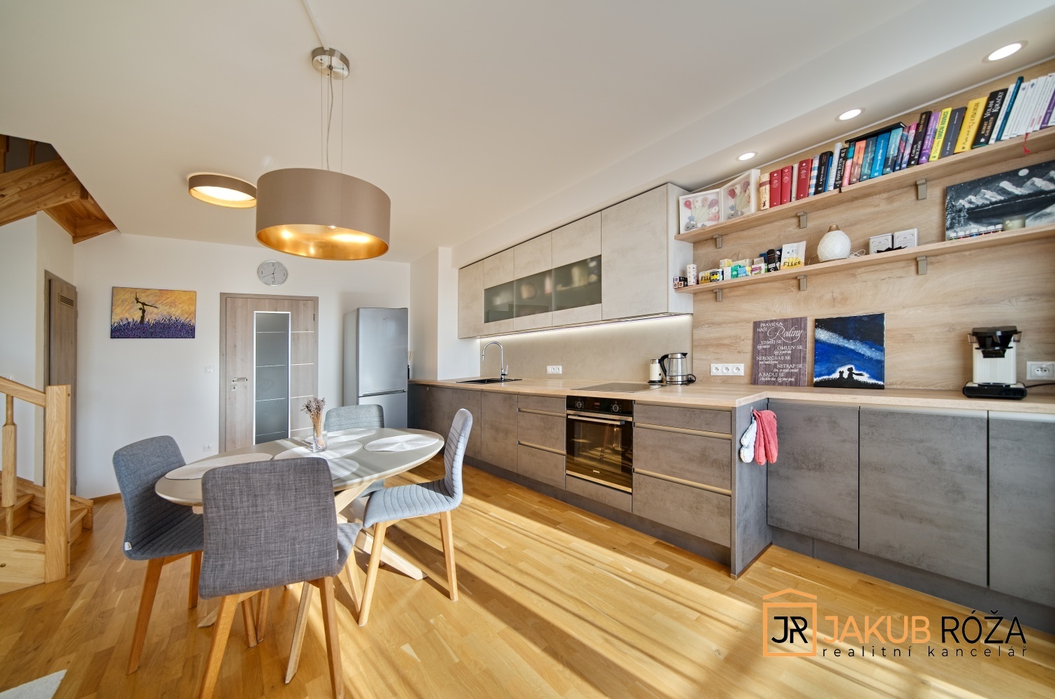 Obývací pokoj s kuchyňským koutem