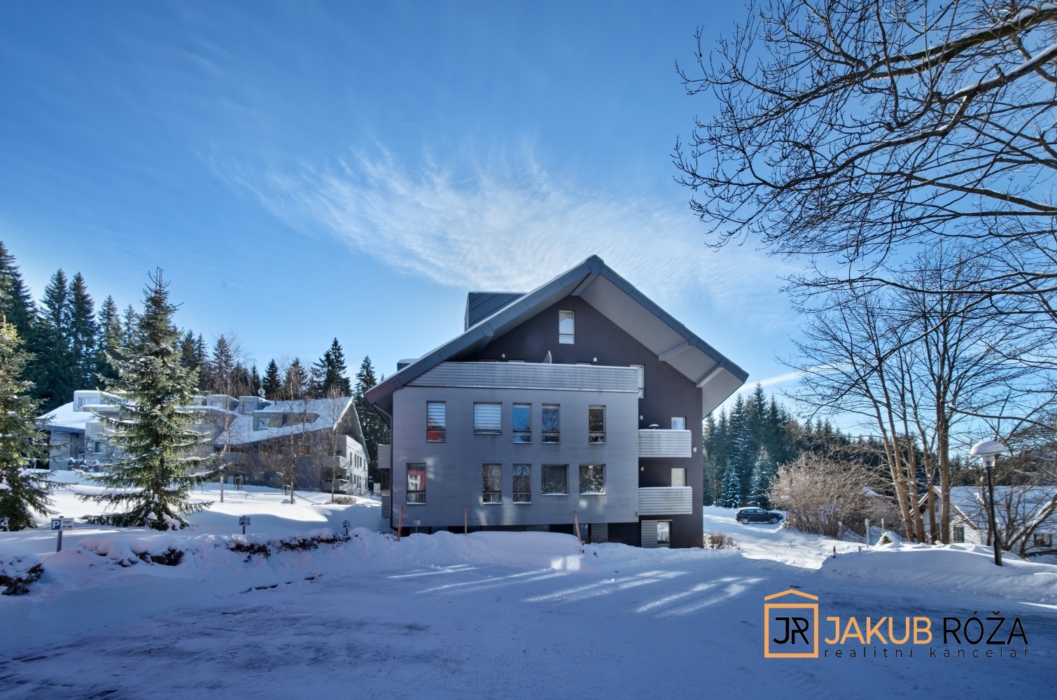 Pohled na areál a dům