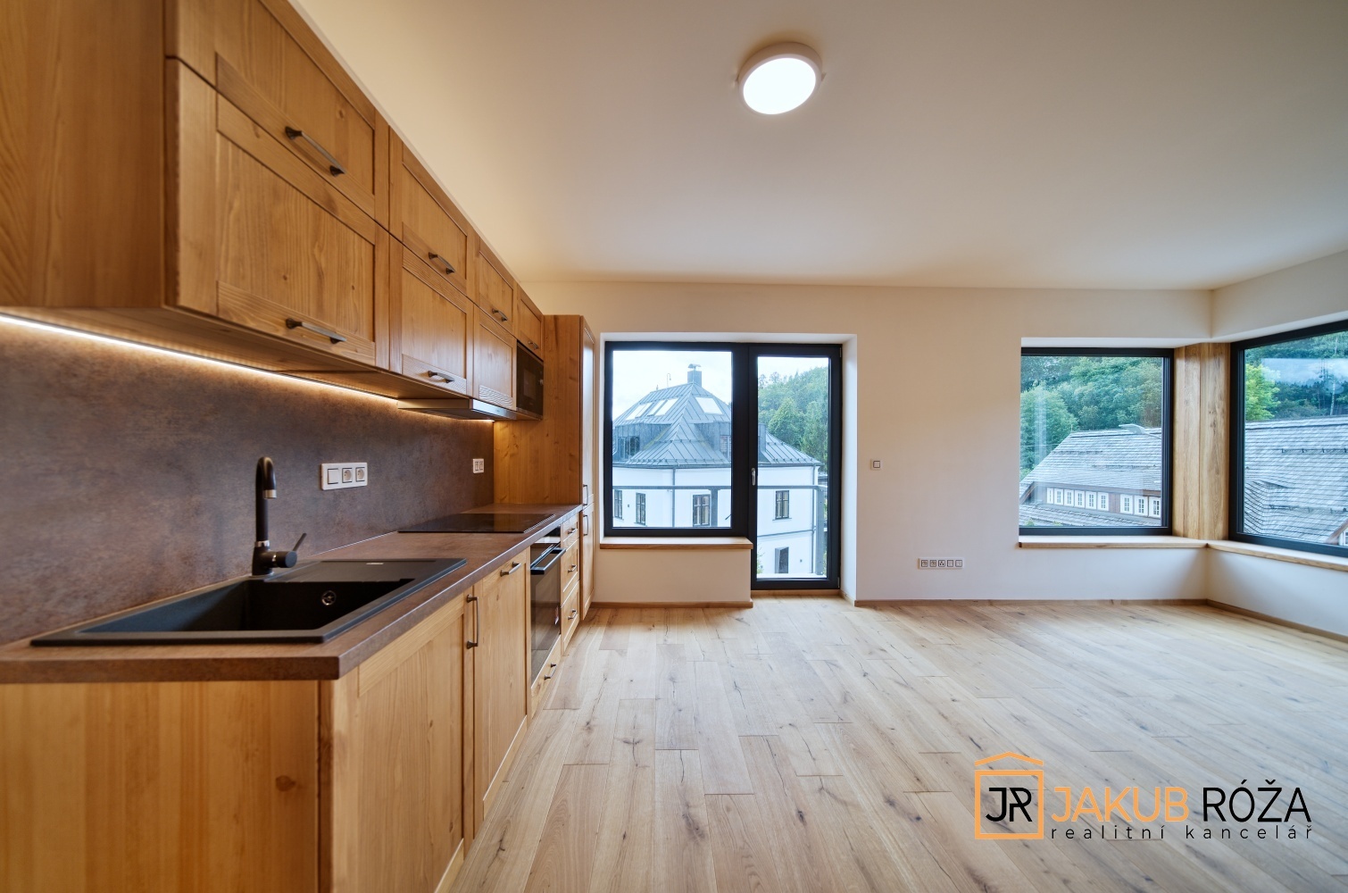 Obývací pokoj s kuchyňským koutem