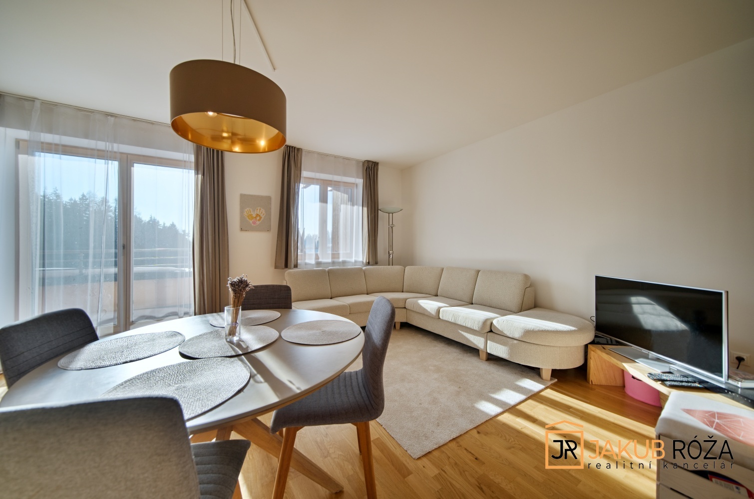 Obývací pokoj s kuchyňským koutem