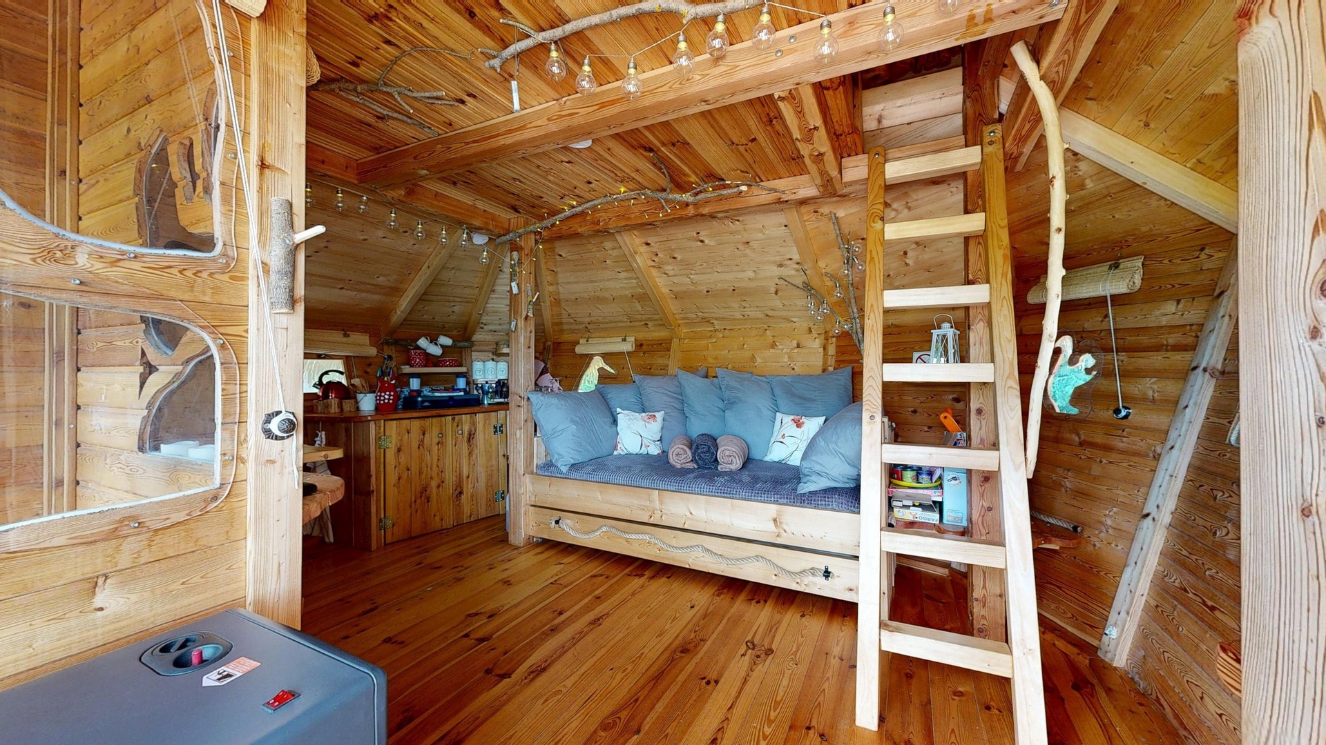 Treehouse-Ceska-Kanada-06082025_211643
