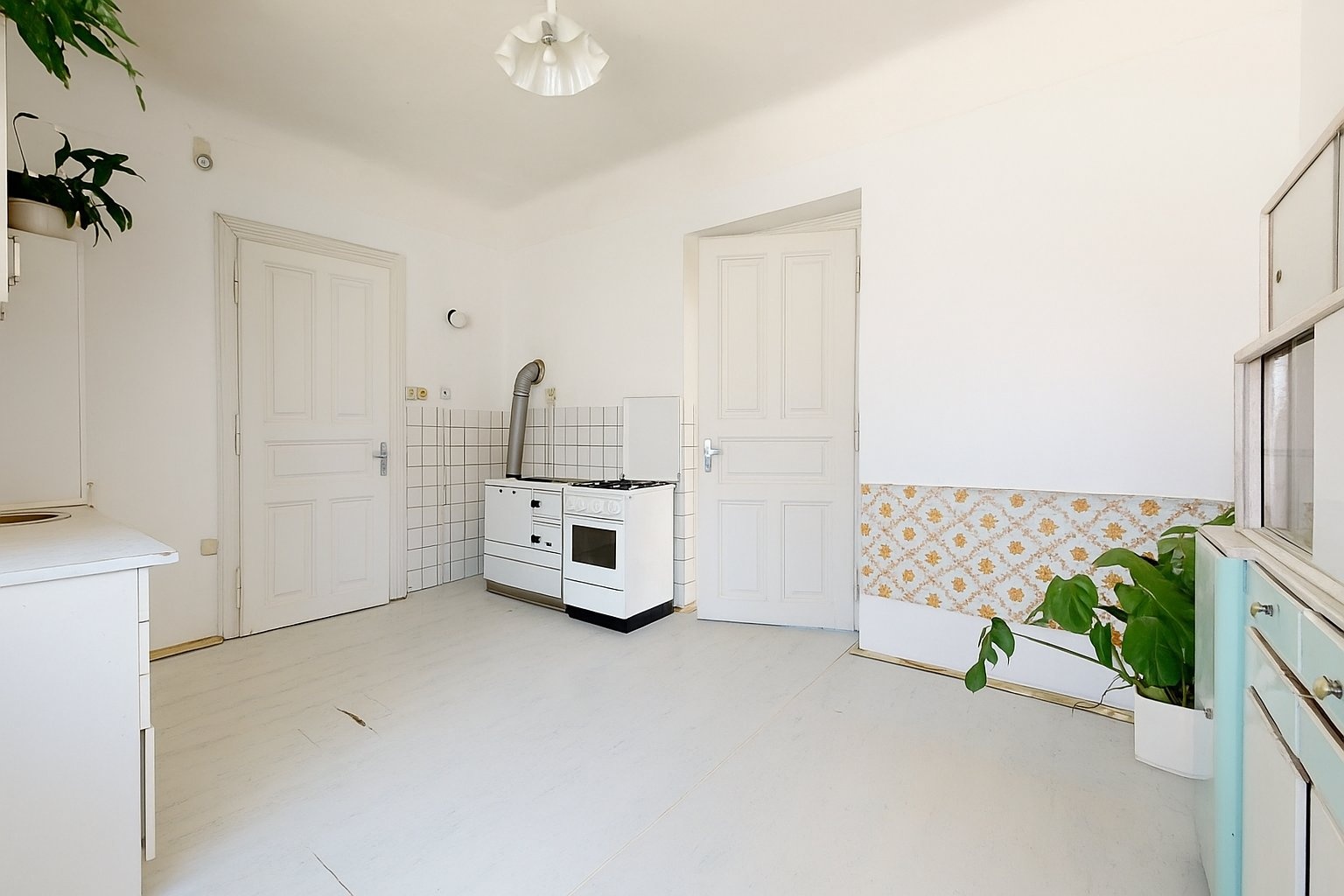 20250916_1653_White Walls Kitchen_remix_01k59kjwmff2gsvs6emad25jes