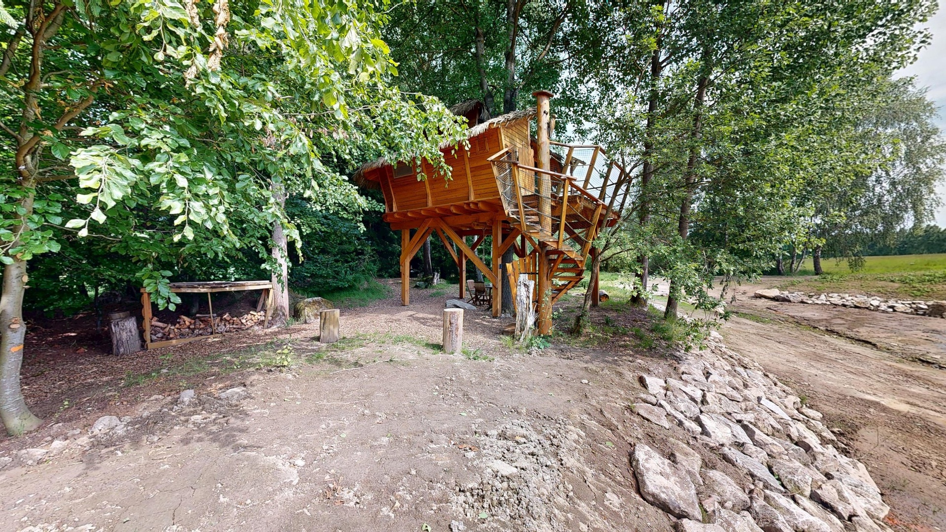 Treehouse-Ceska-Kanada-06082025_215956
