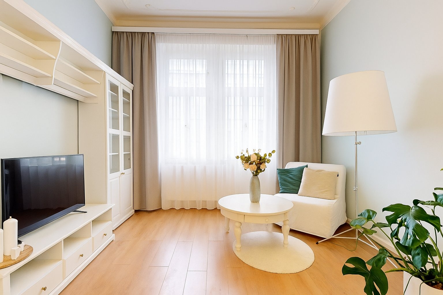 20251030_0931_Room with Curtains_remix_01k8t76rzyfh89m12tgkqnsrqj