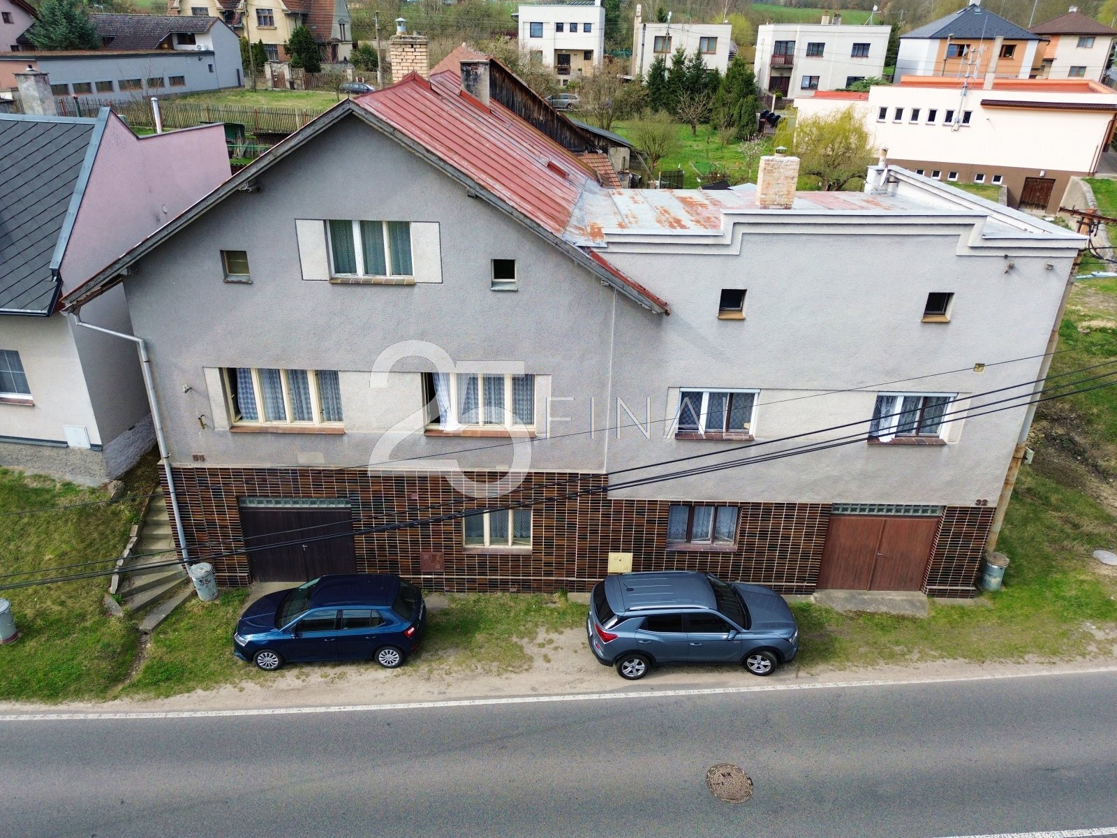 Dron dům pohled z ulice.jpg