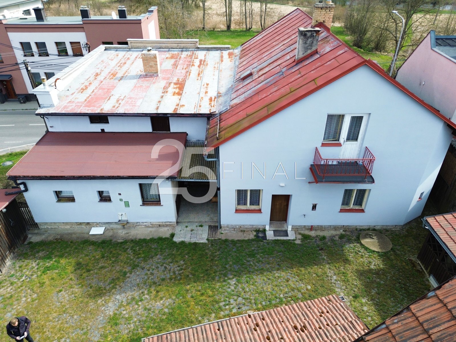dron dům ze zahrady.jpg