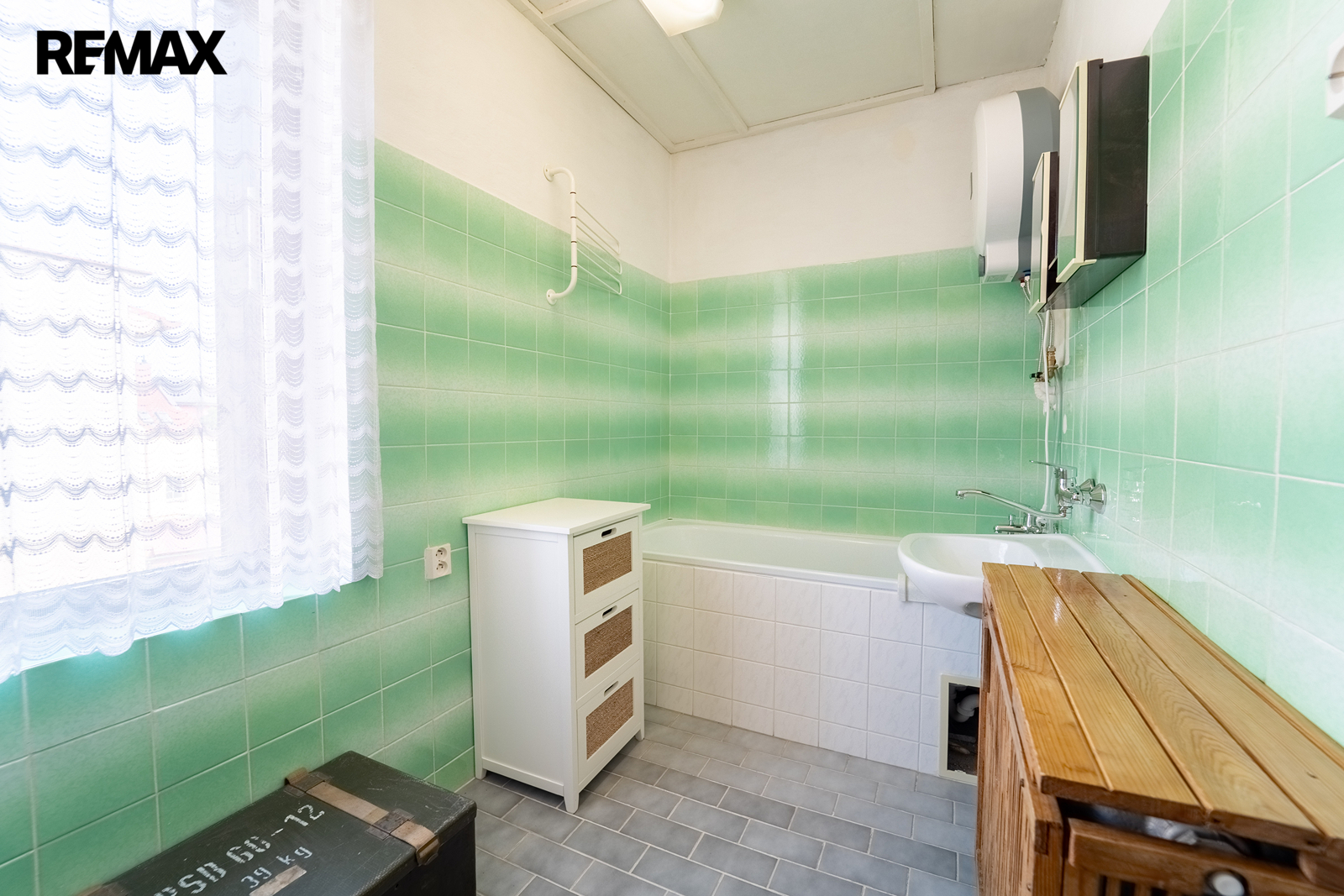 Koupelna s vanou v patře