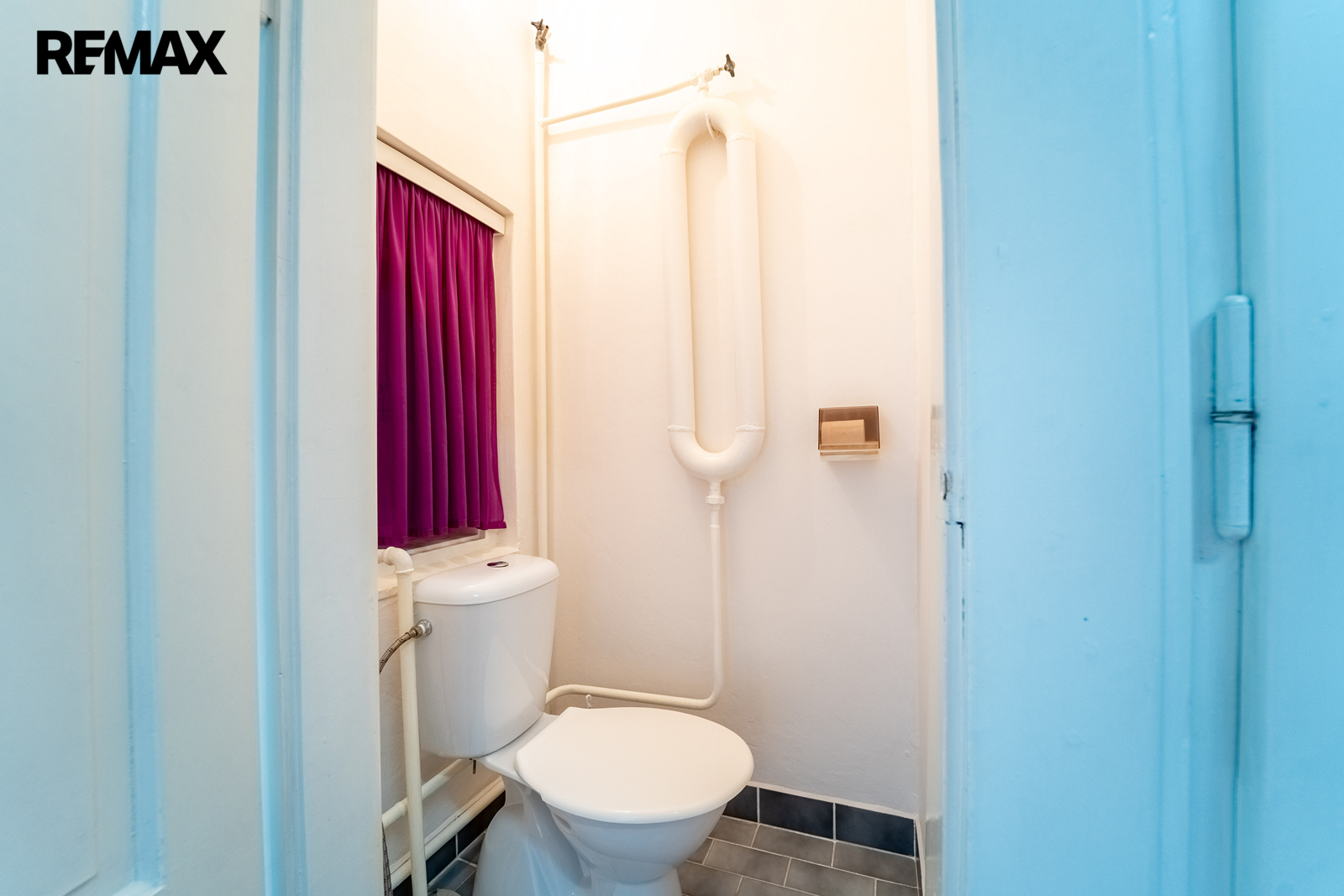 Samostatné WC v patře