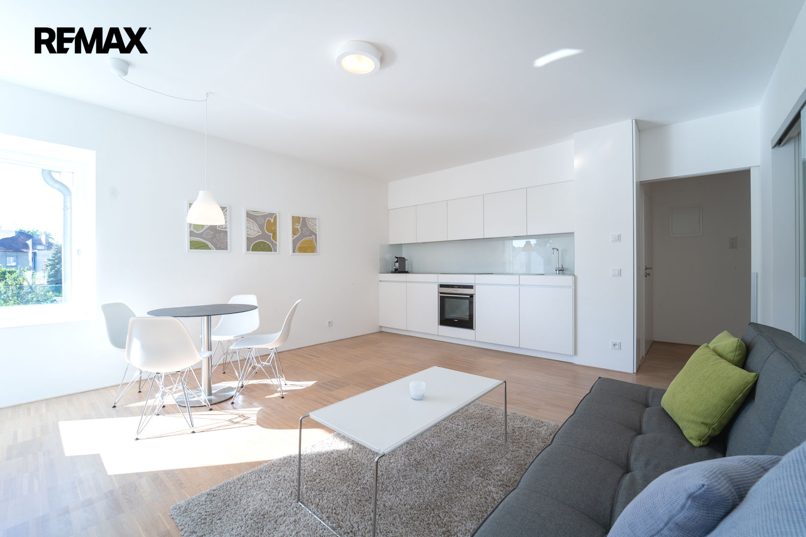 Obývací pokoj s kuchyňským koutem