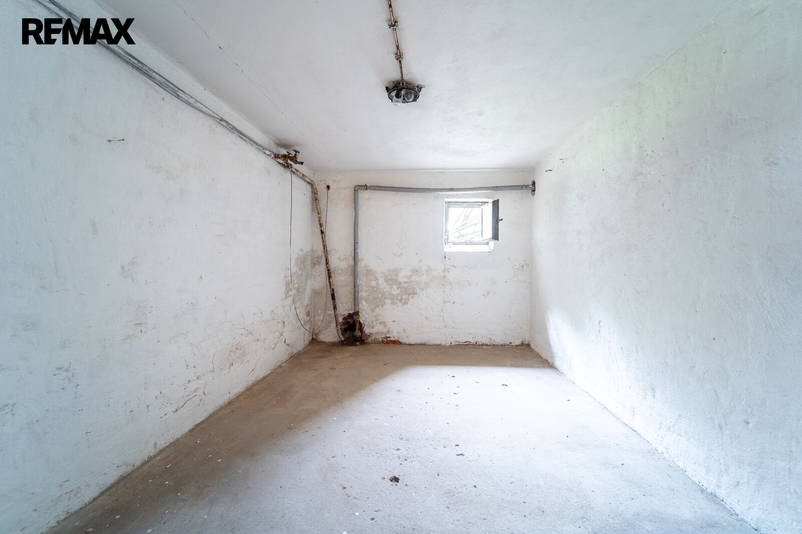 Sklep vyhrazený k bytu