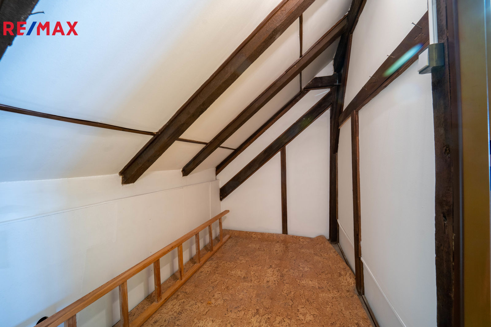 Úložné prostory v podkroví (3. NP)