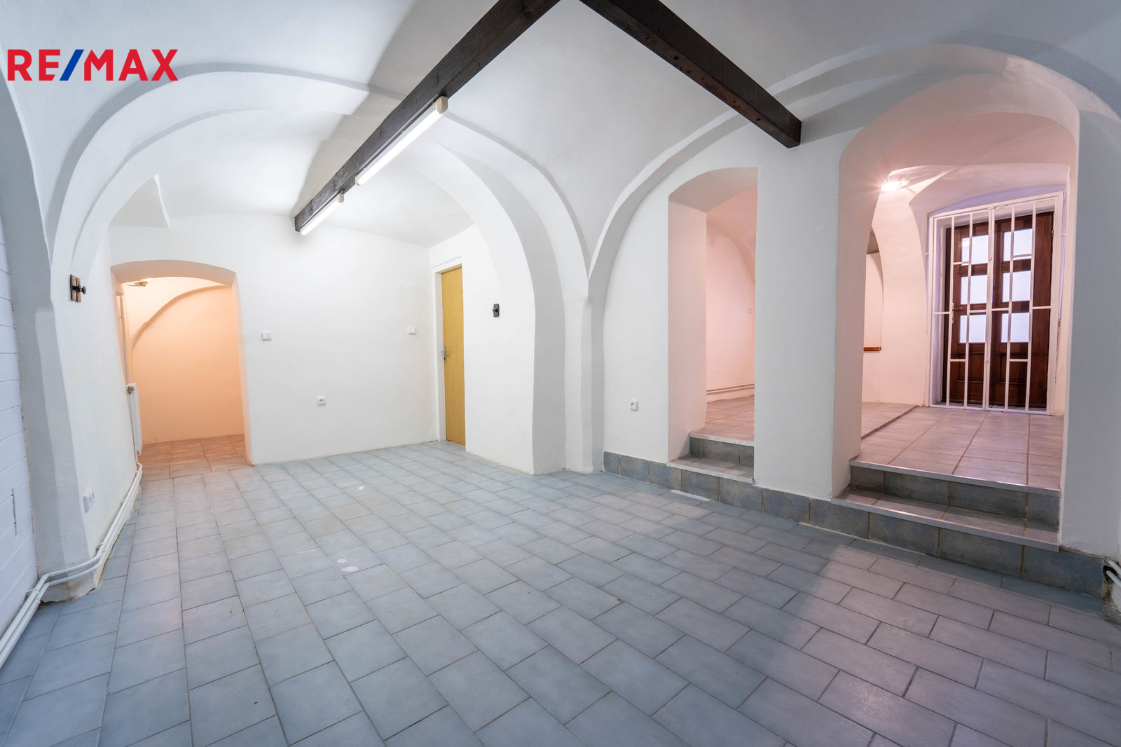 Kancelářské, obchodní nebo skladovací prostory v p