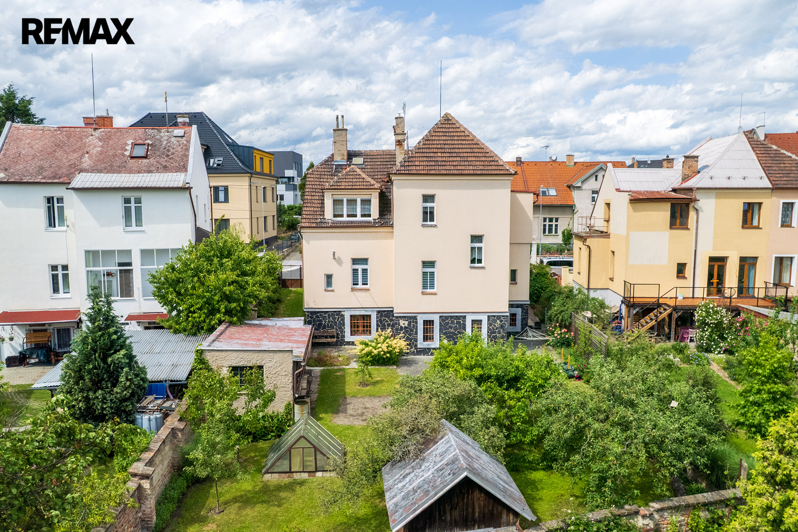 Pohled na dům ze zahrady