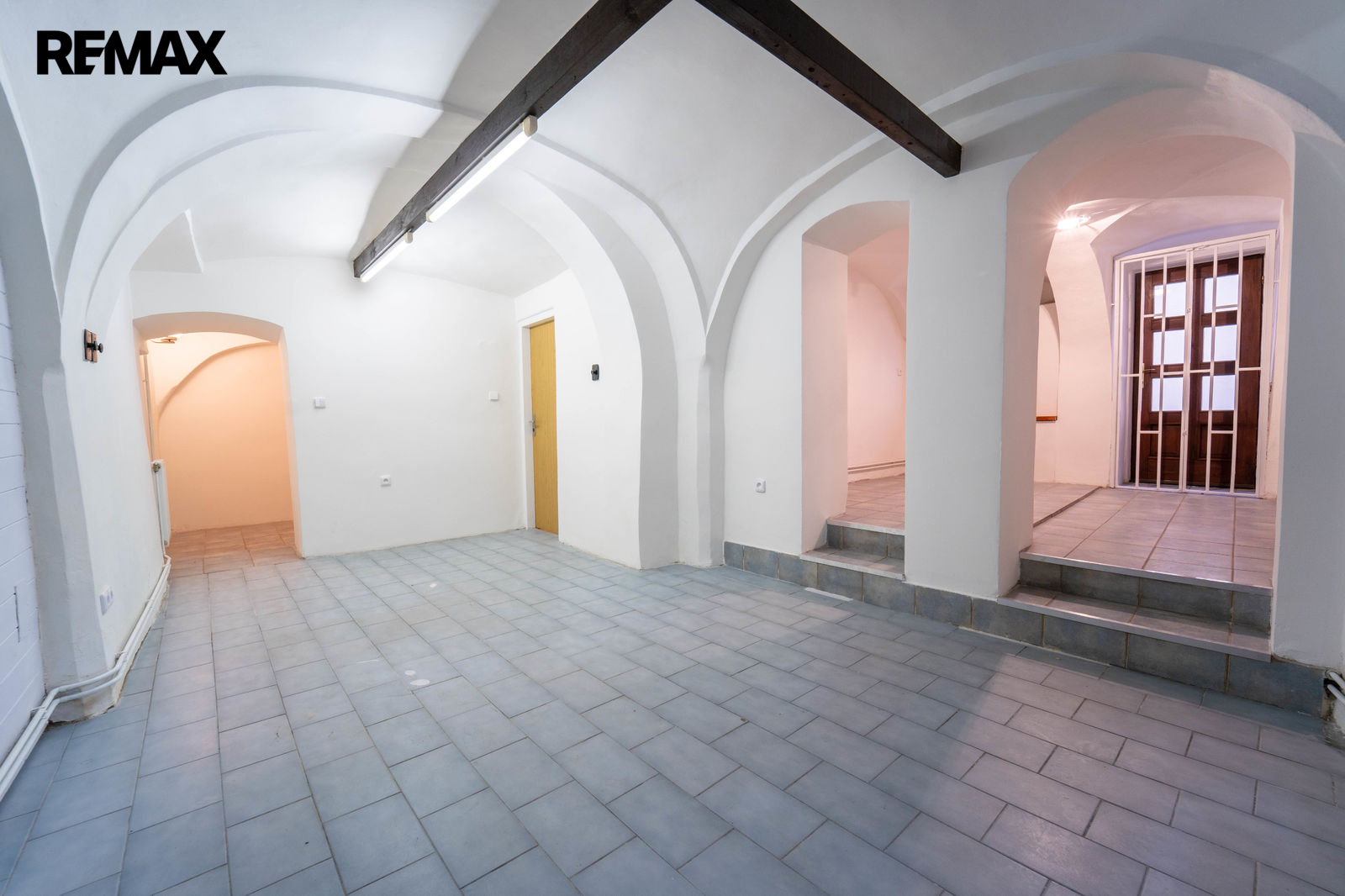 Kancelářské, obchodní nebo skladovací prostory v p