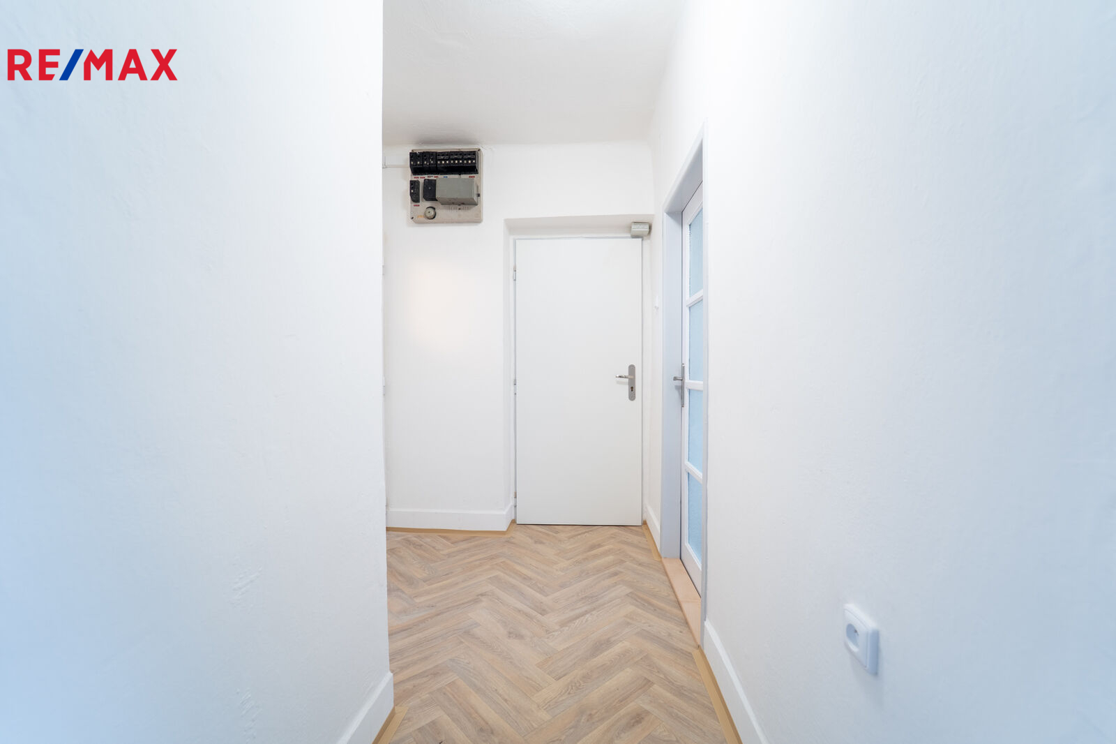 Vstupní chodba s úložnými prostory