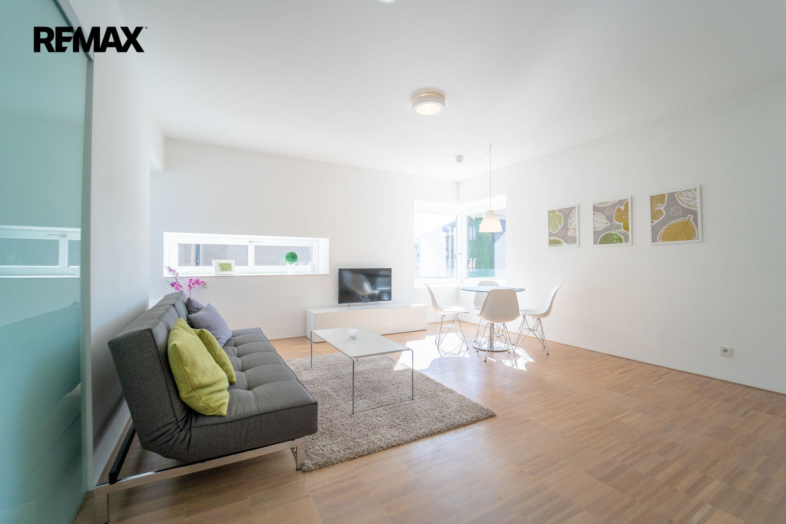 Obývací pokoj s kuchyňským koutem