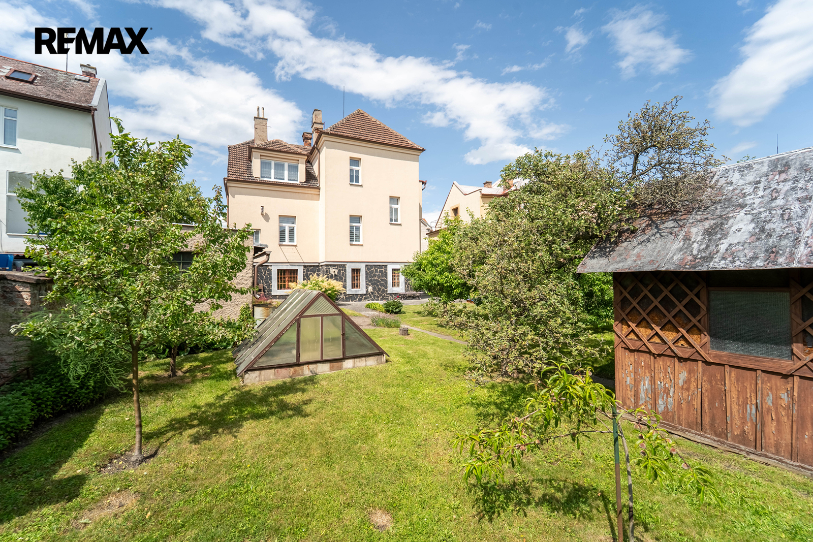 Pohled na dům ze zahrady