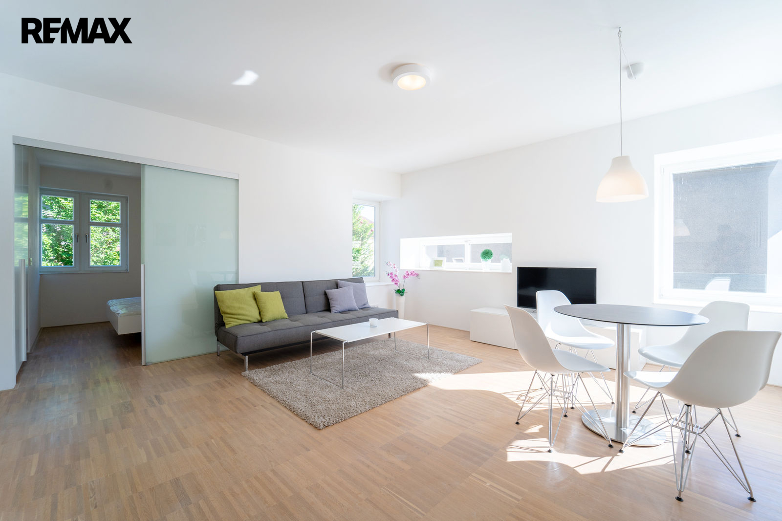 Obývací pokoj s kuchyňským koutem