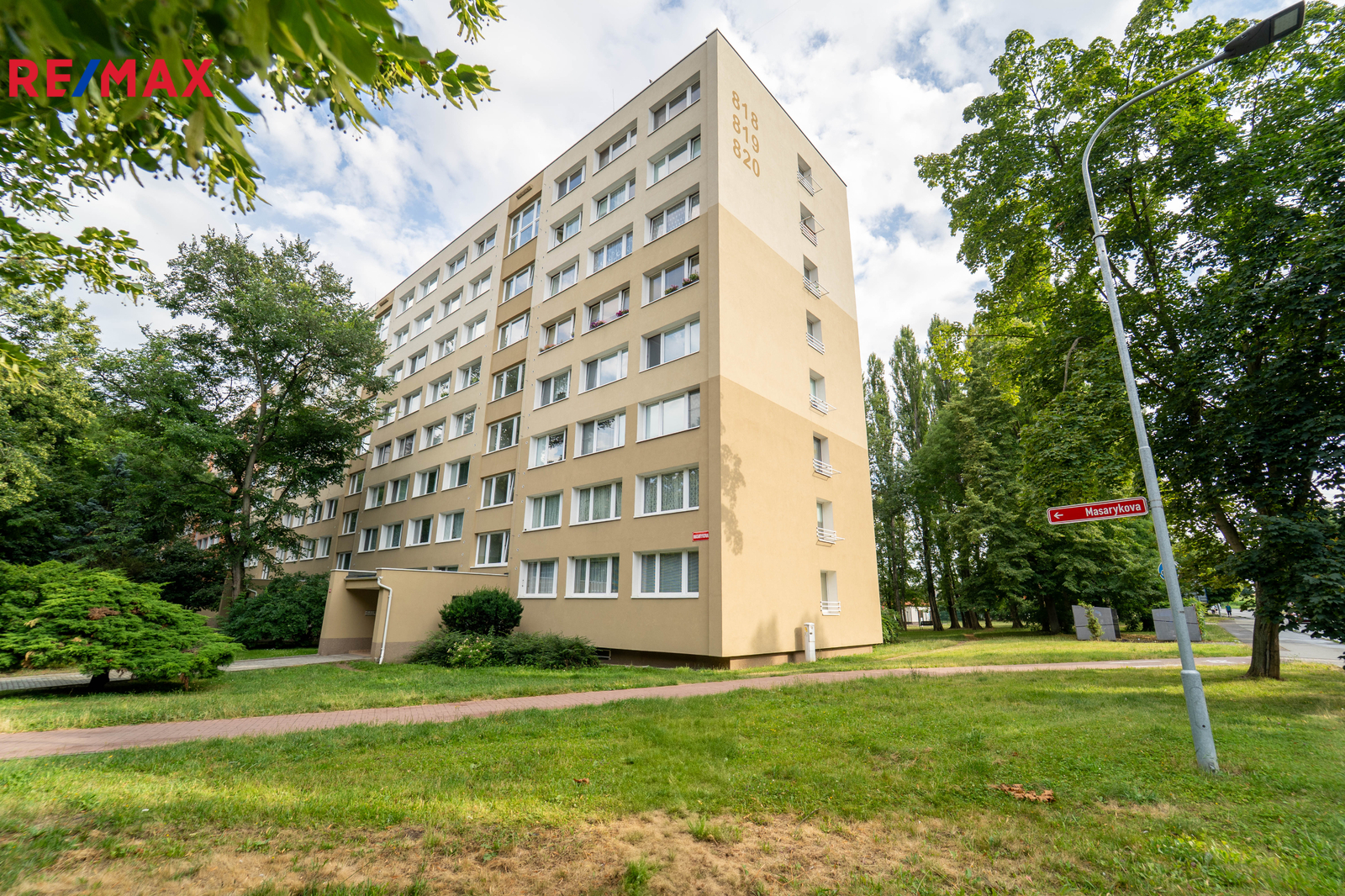 Pohled na dům a okolí