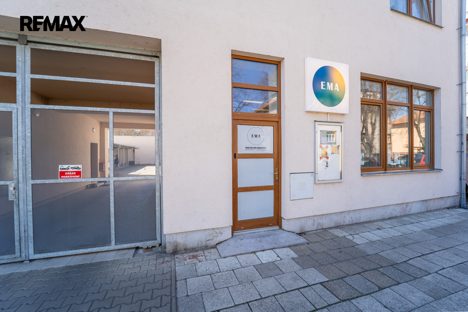 Pohled na nebytový prostor z ulice