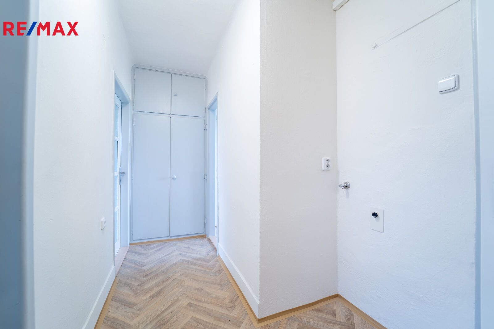 Vstupní chodba s úložnými prostory