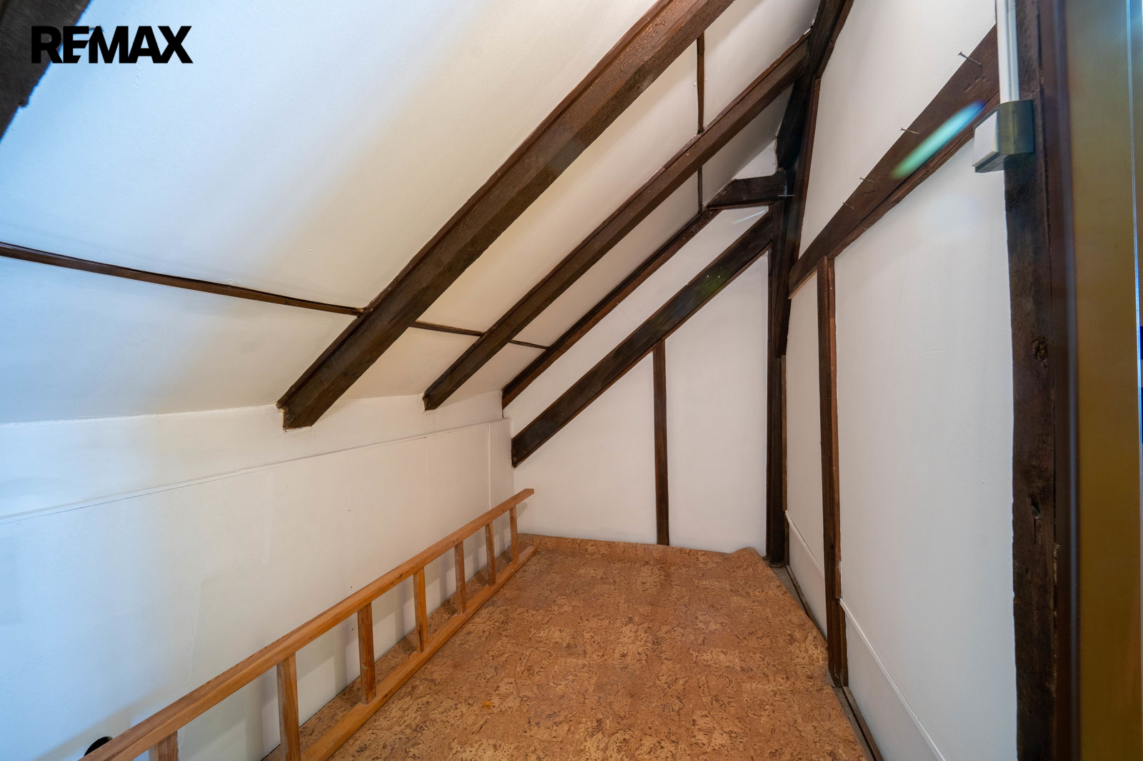 Úložné prostory v podkroví (3. NP)