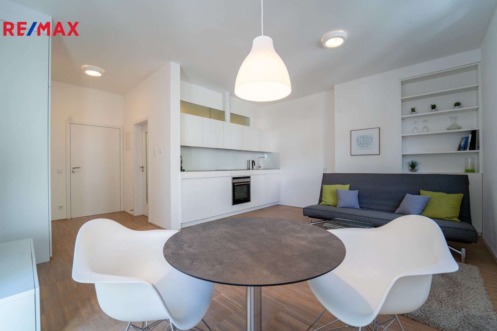 Pohled na byt a kuchyňský kout