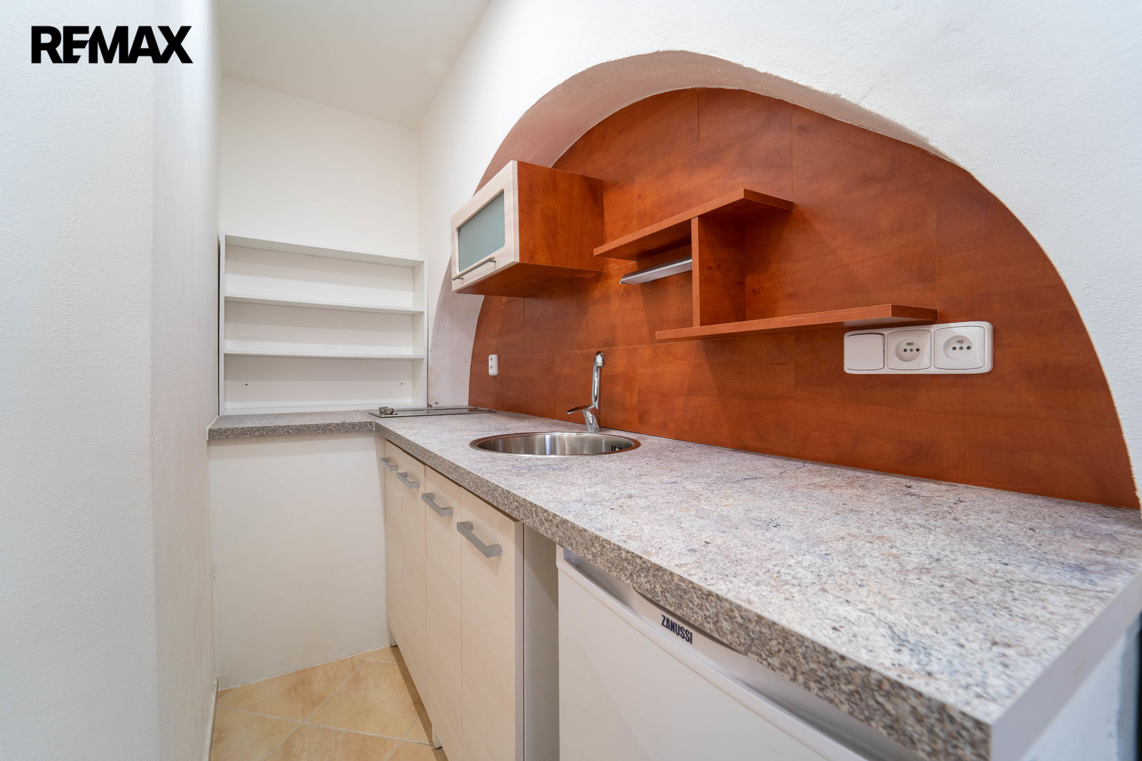 Vybavená kuchyňka v patře