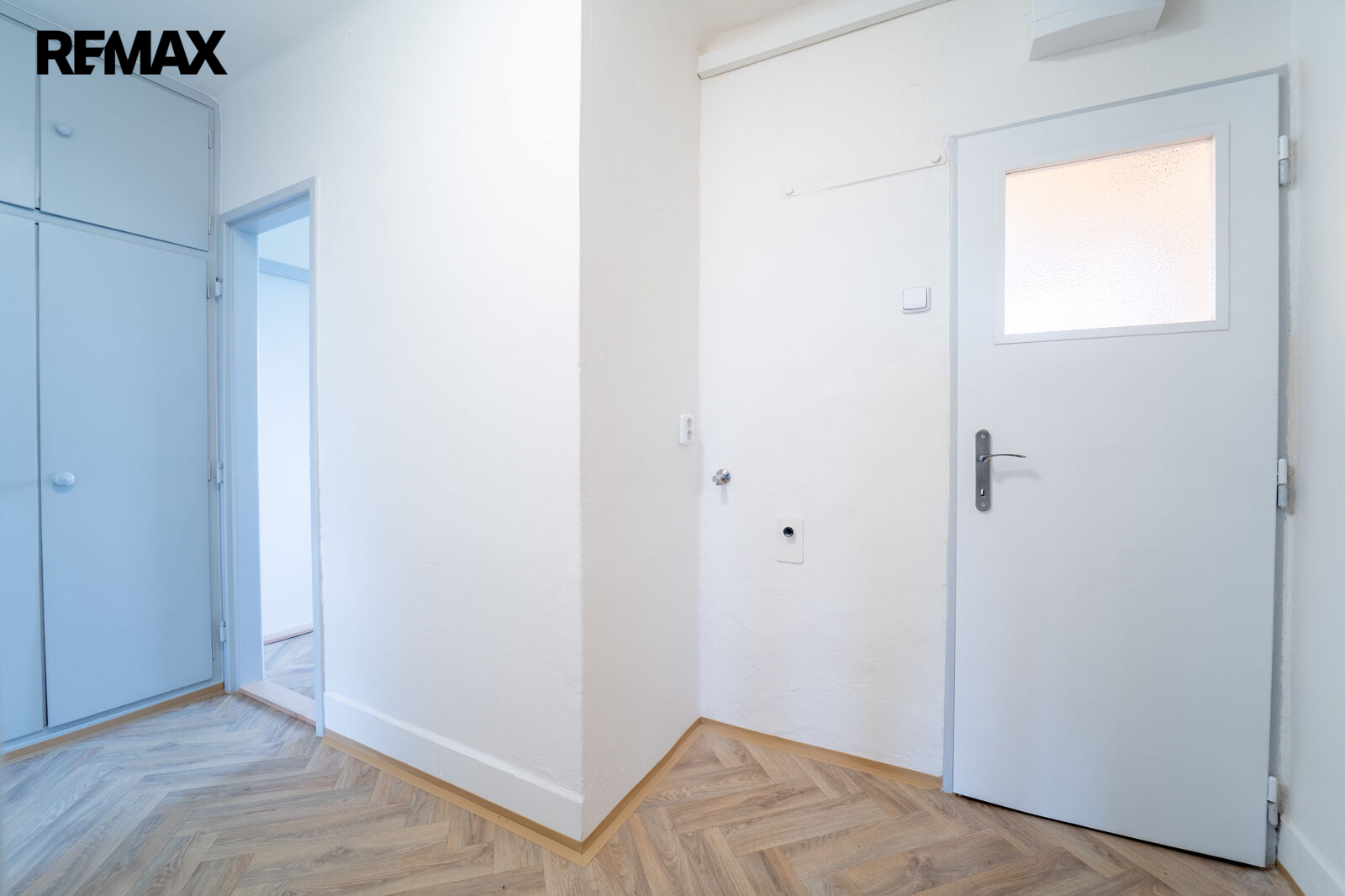 Vstupní chodba s úložnými prostory