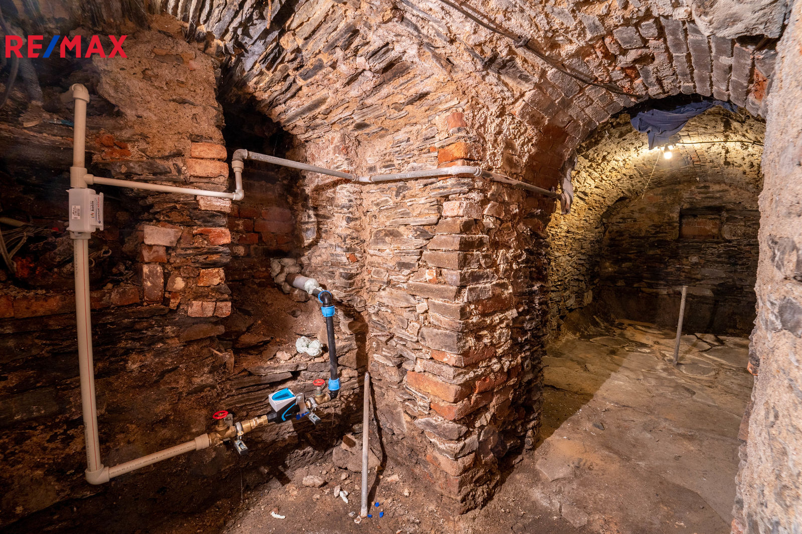 Sklepní prostory domu (1. PP)