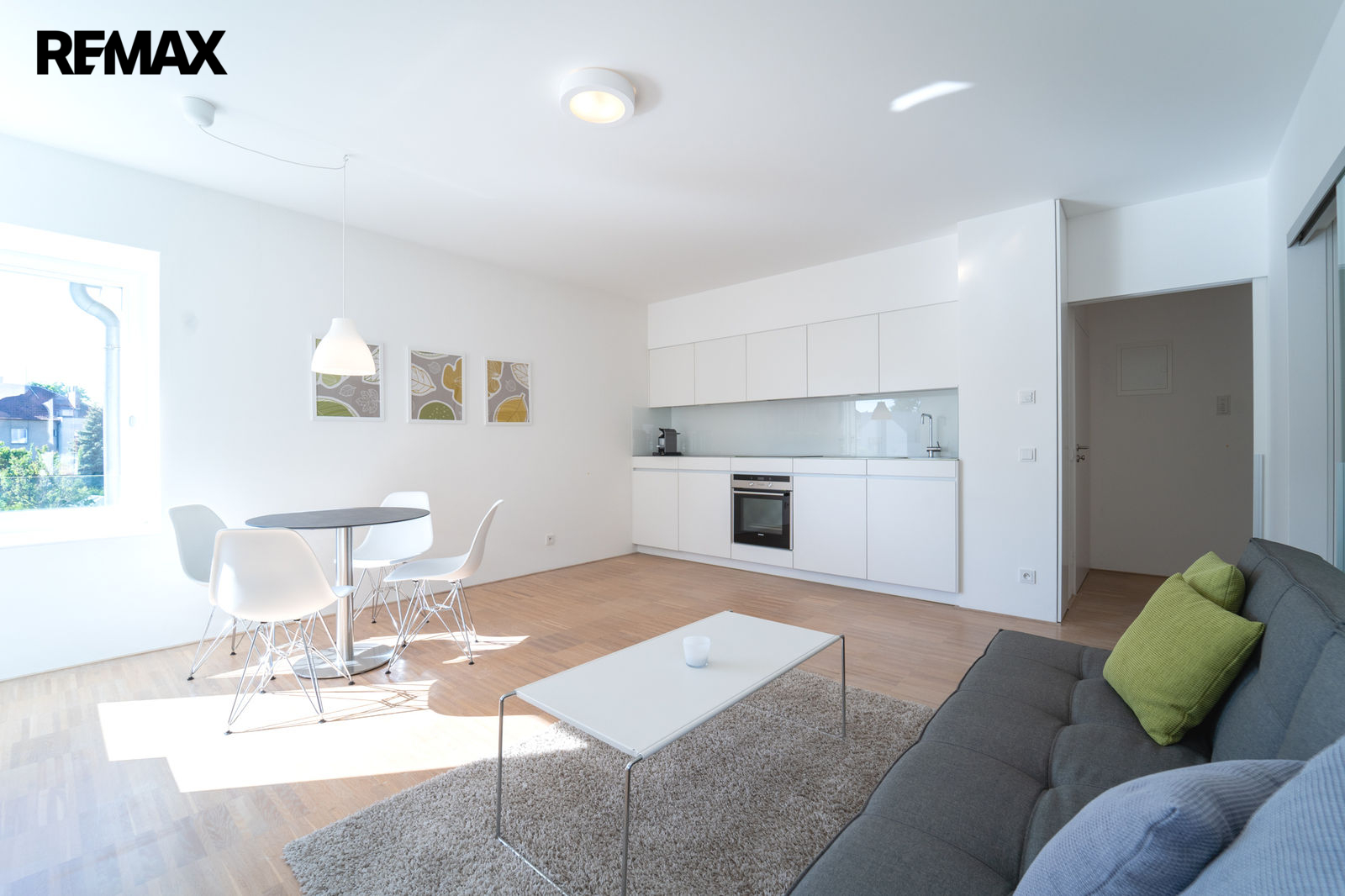 Obývací pokoj s kuchyňským koutem