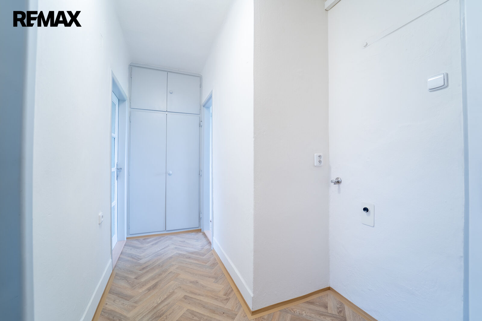 Vstupní chodba s úložnými prostory