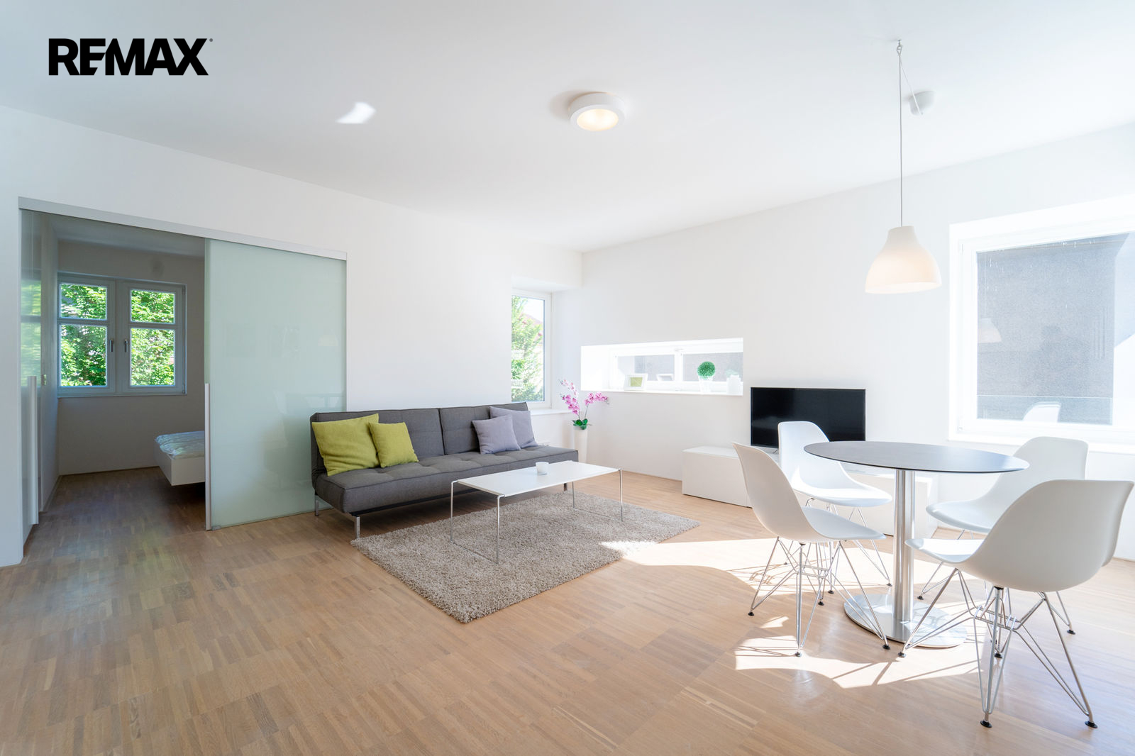 Obývací pokoj s kuchyňským koutem