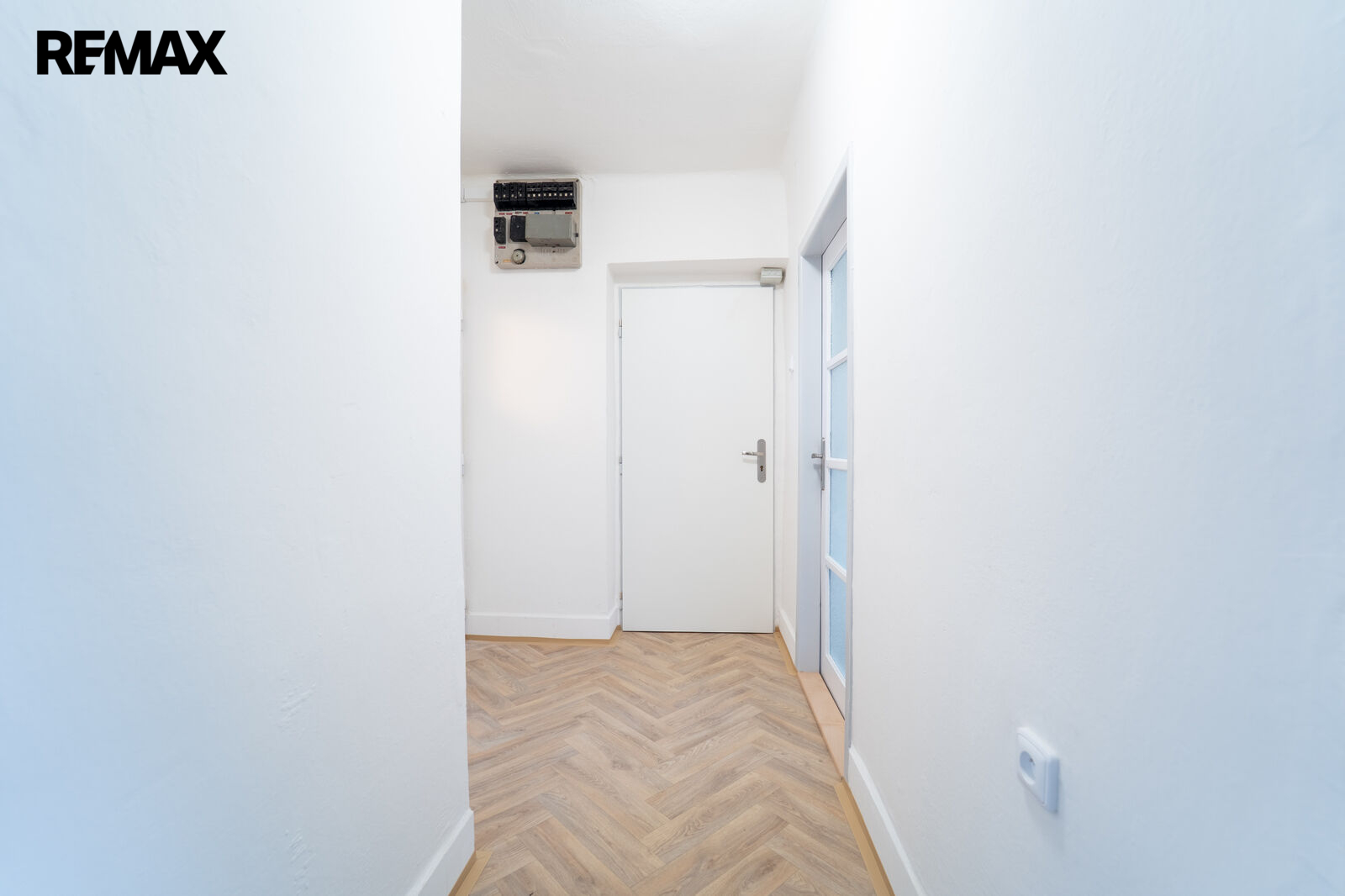 Vstupní chodba s úložnými prostory