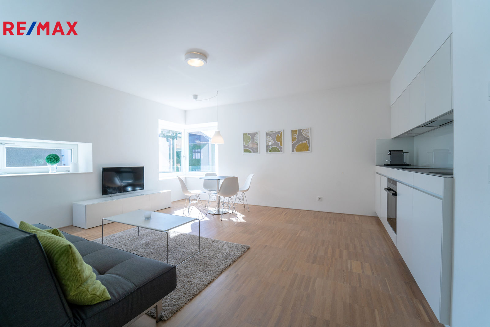 Obývací pokoj s kuchyňským koutem