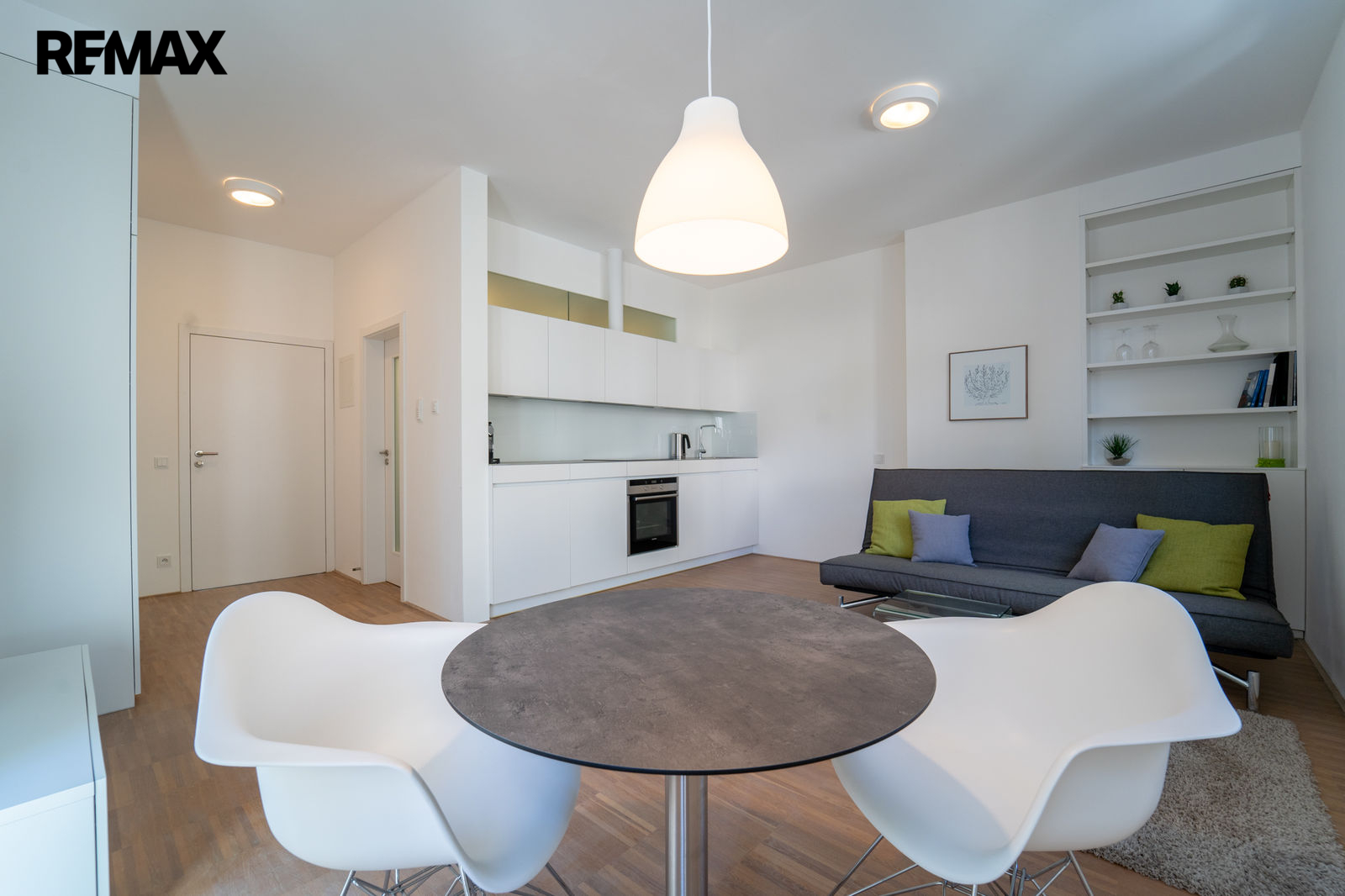 Pohled na byt a kuchyňský kout