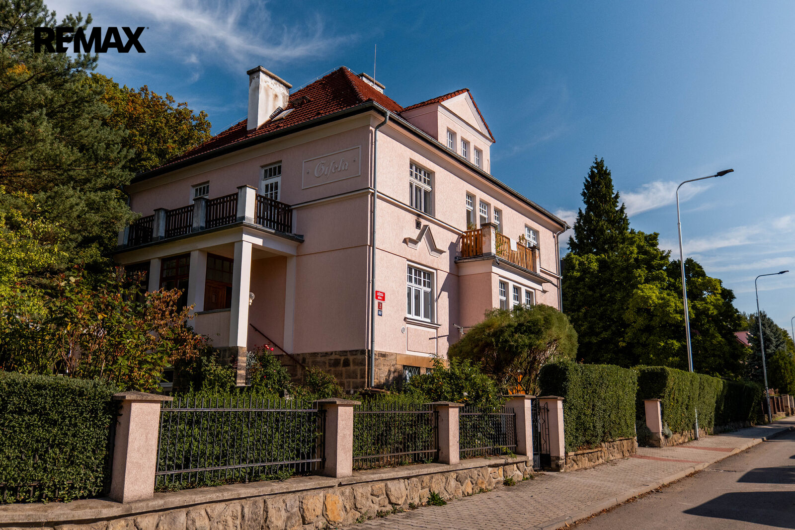 dům