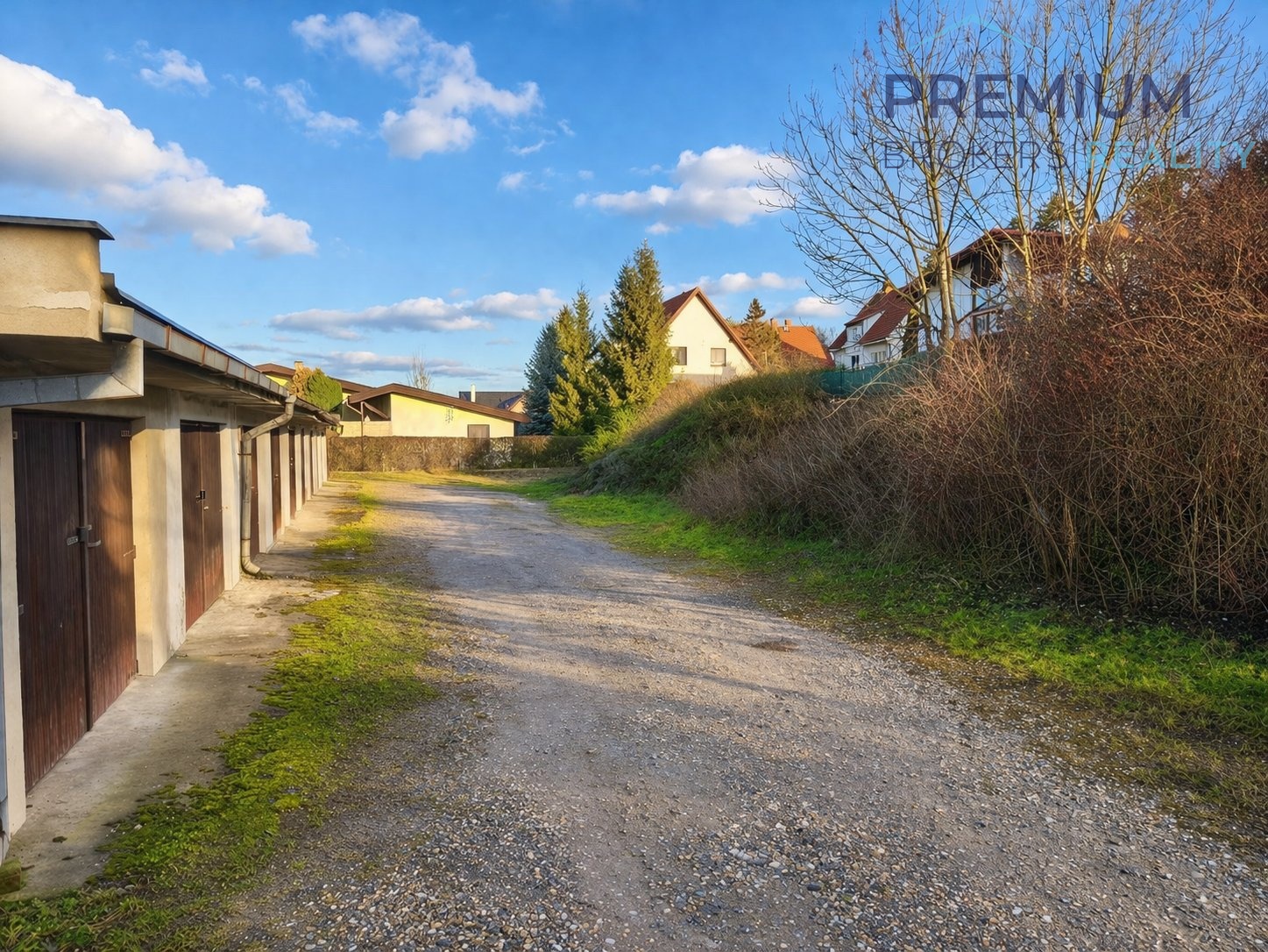 Pr?i?jezdova? cesta a gara?z?e