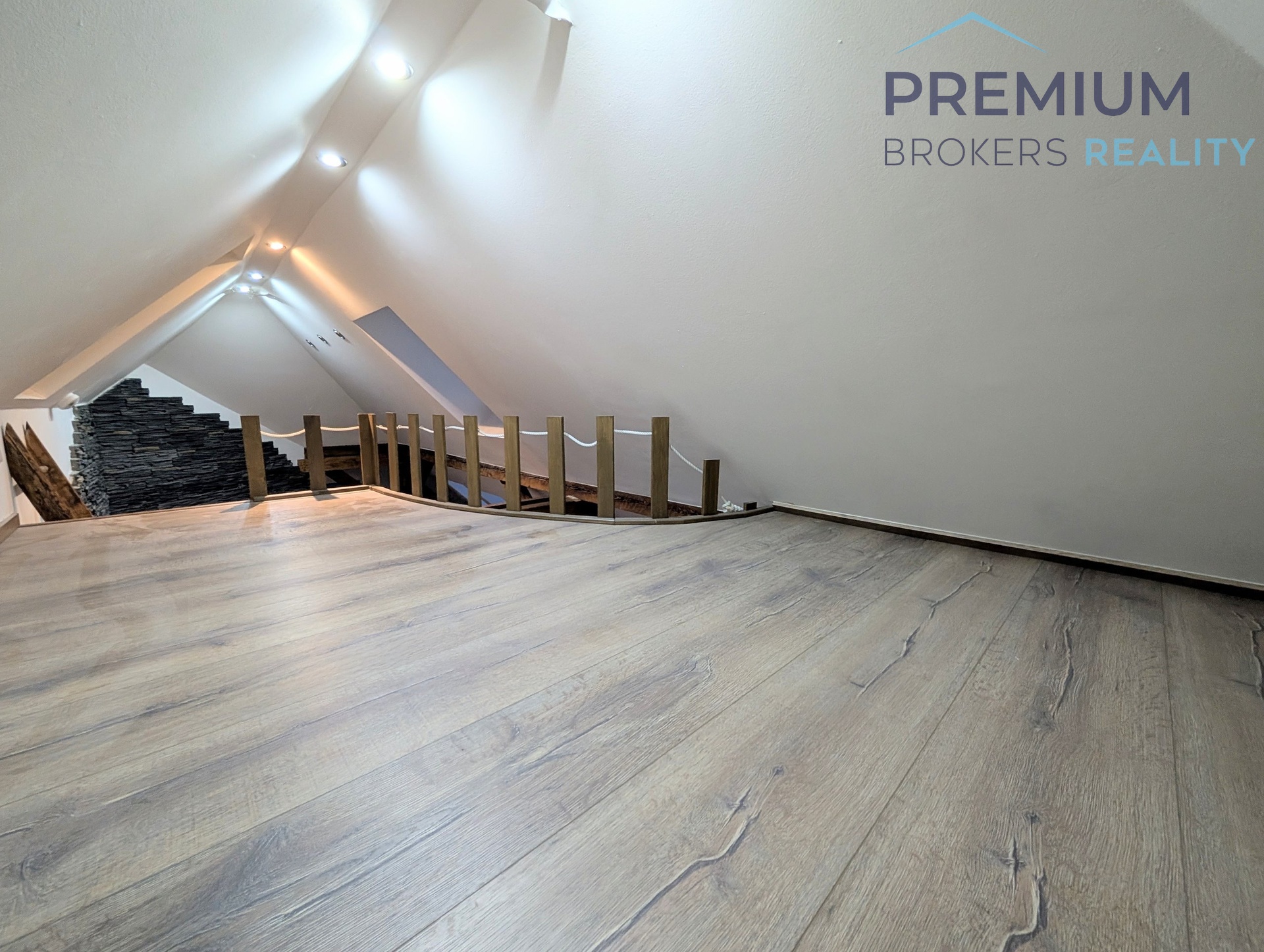 PXL_20251029_160936832.MP~2