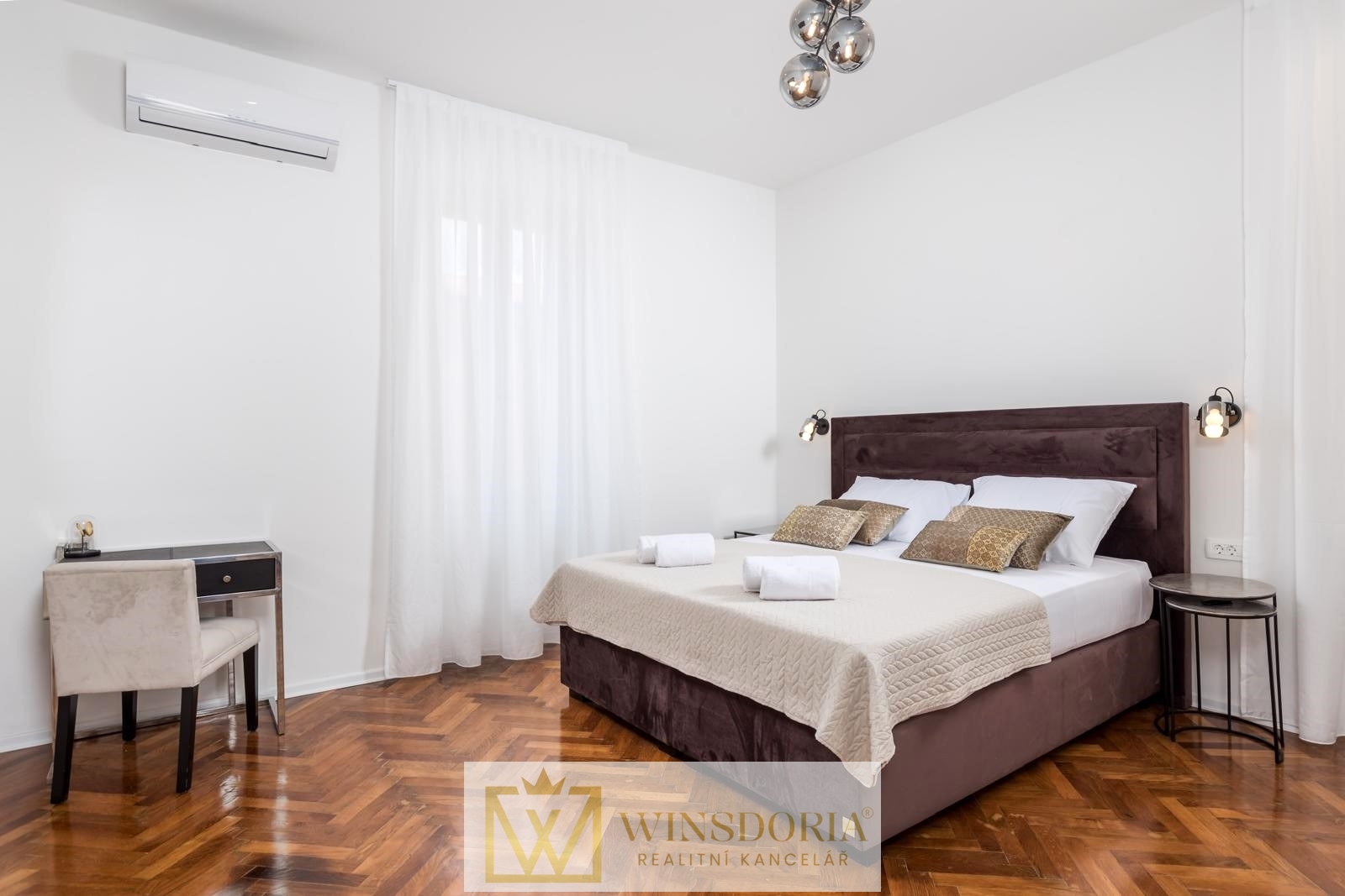 Hlavní ložnice s elegantním designem