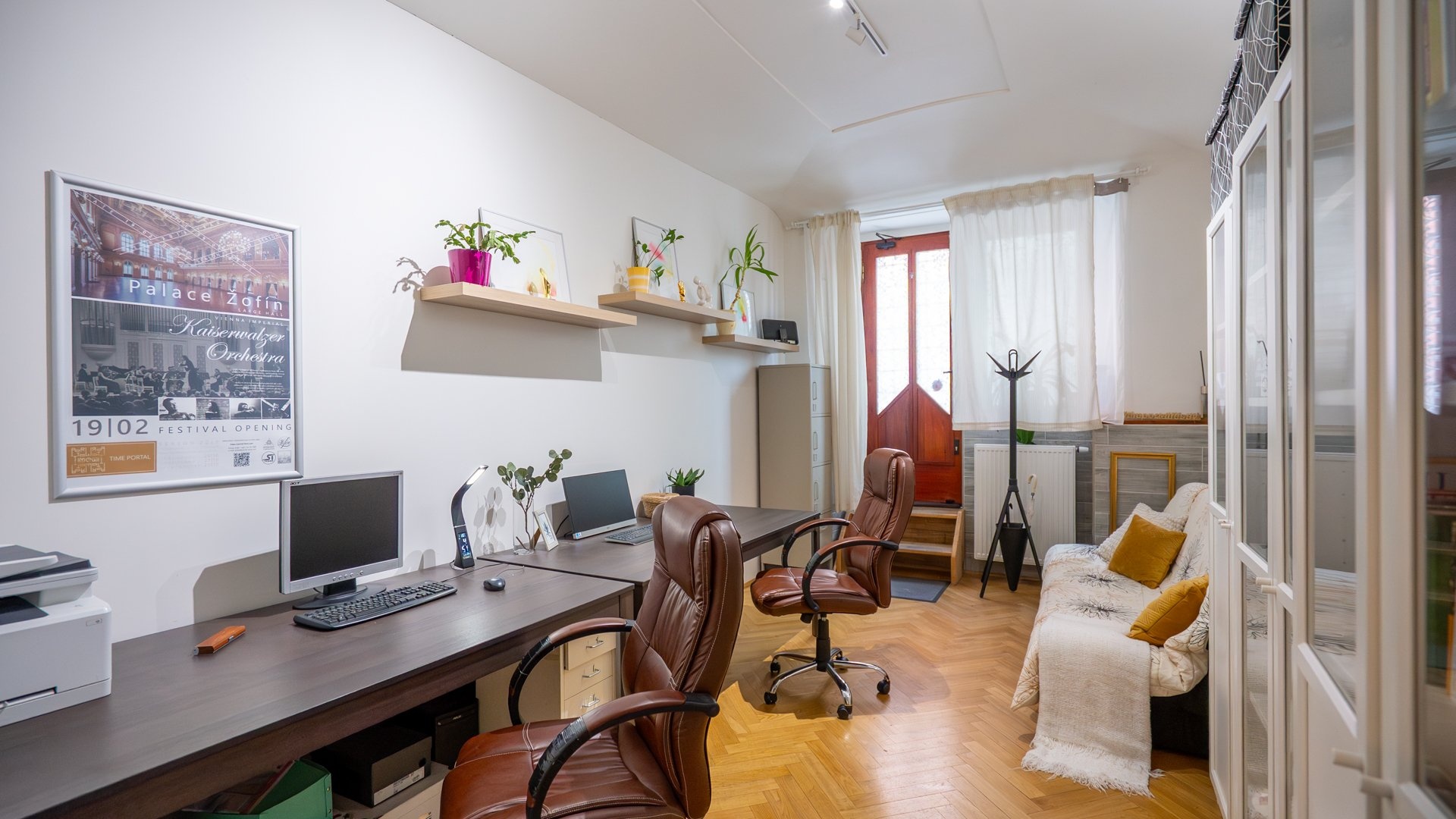 Kancelář s přímým vstupem z Lesnické ulice