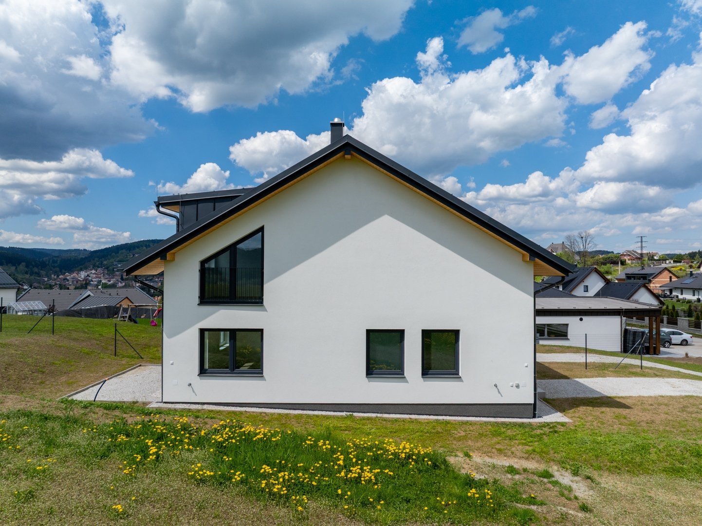 Pohled na dům z východu