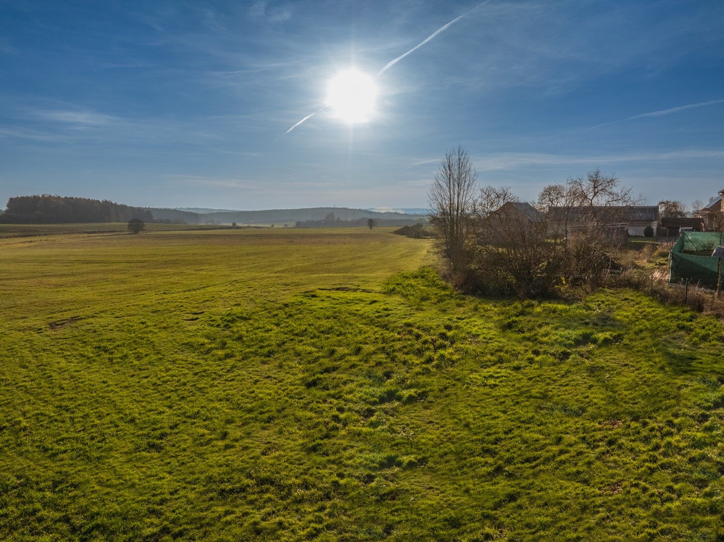 Pohled na parcelu ze sousedního pozemku