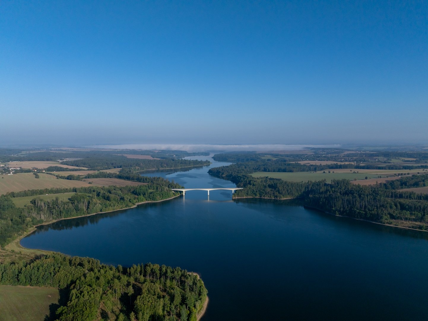 Most přes nádrž Švihov - z obce 7 minut jízdy na e