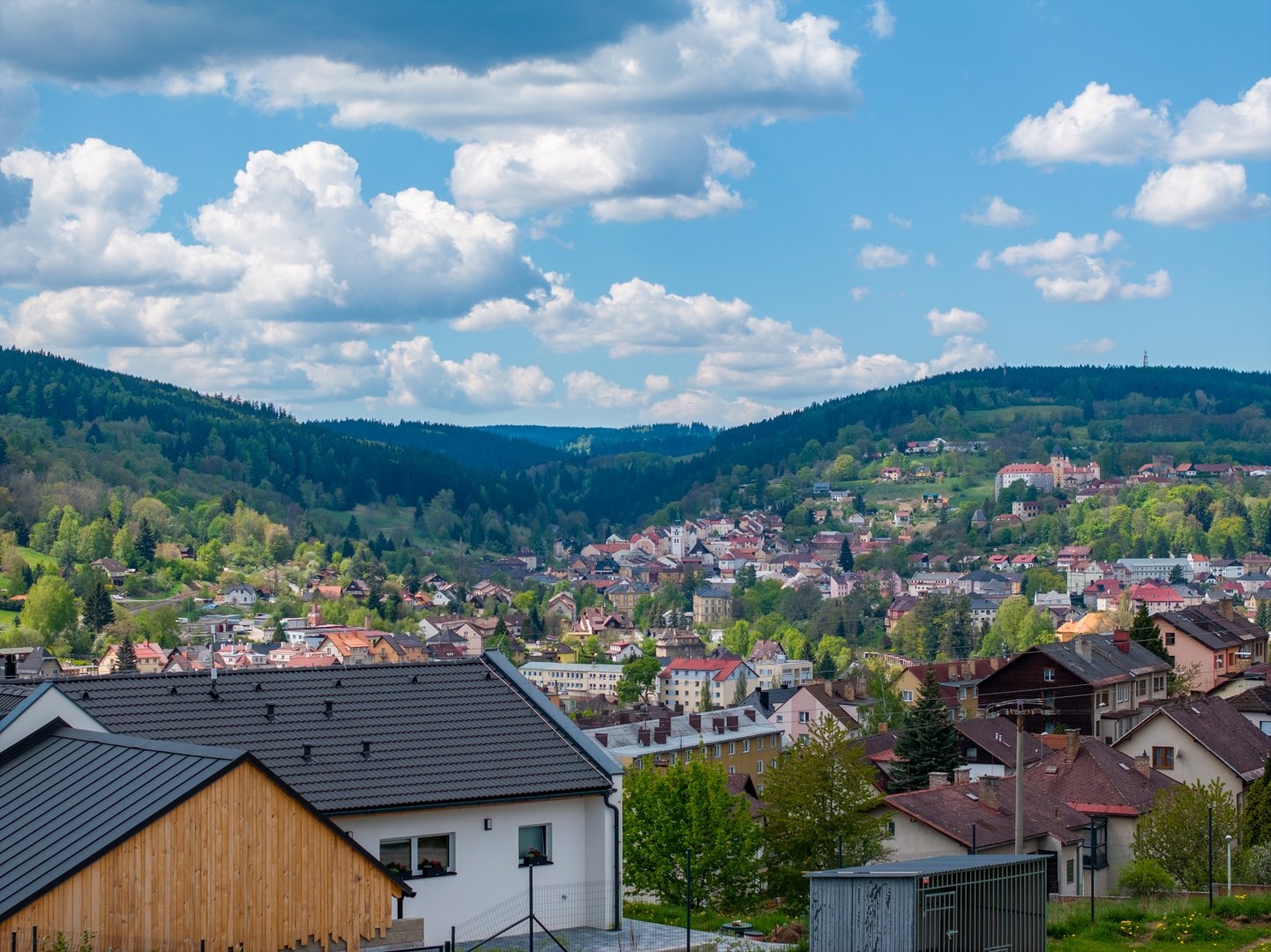 Výhled z ložnice na Vimperk