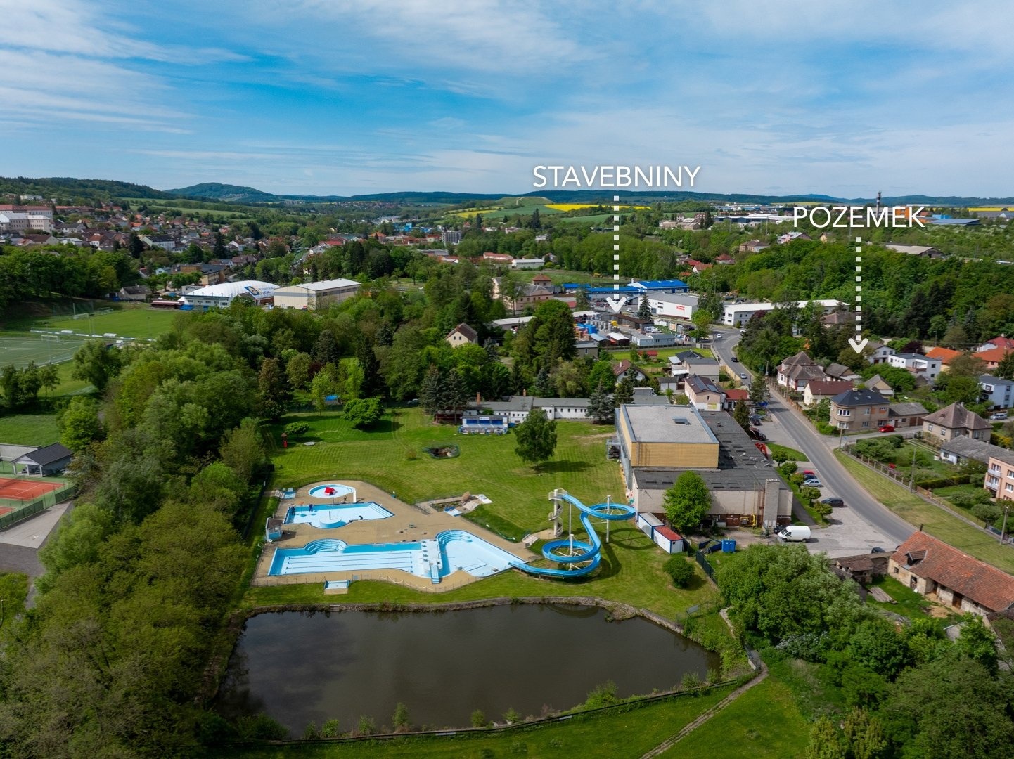 Baze?n s pozemkem v pozadi?
