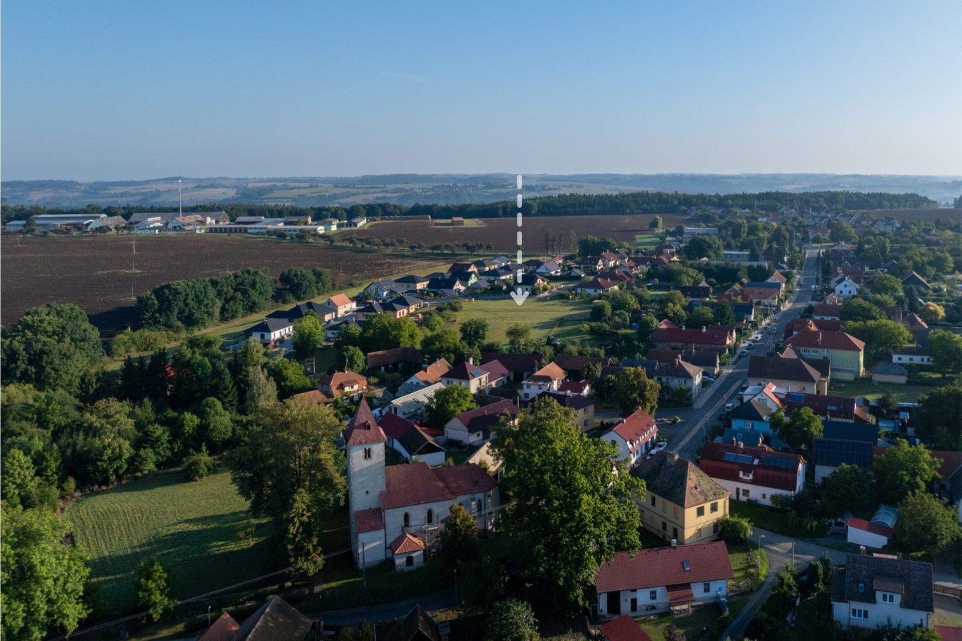 Pozemek od kostela - severovy?chodni? pohled