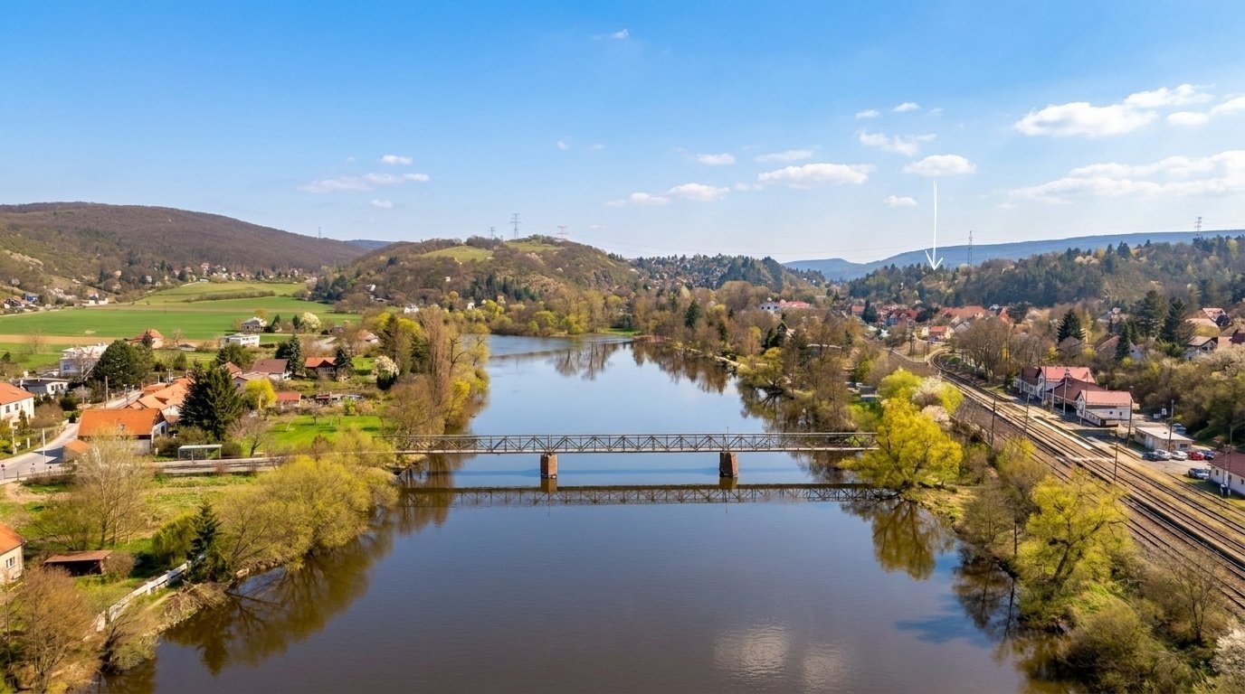 Šipka k pozemku - cca 1 km k vlakovému nádraží