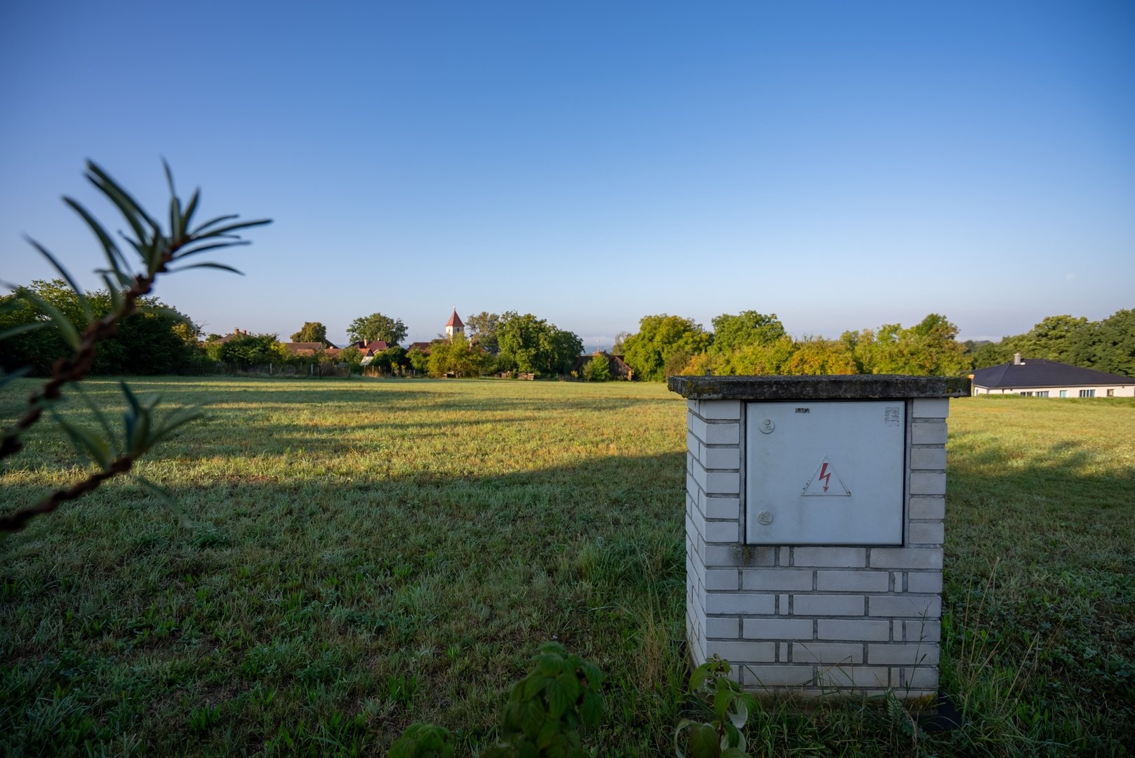 Rozvaděč směrem ke kostelu
