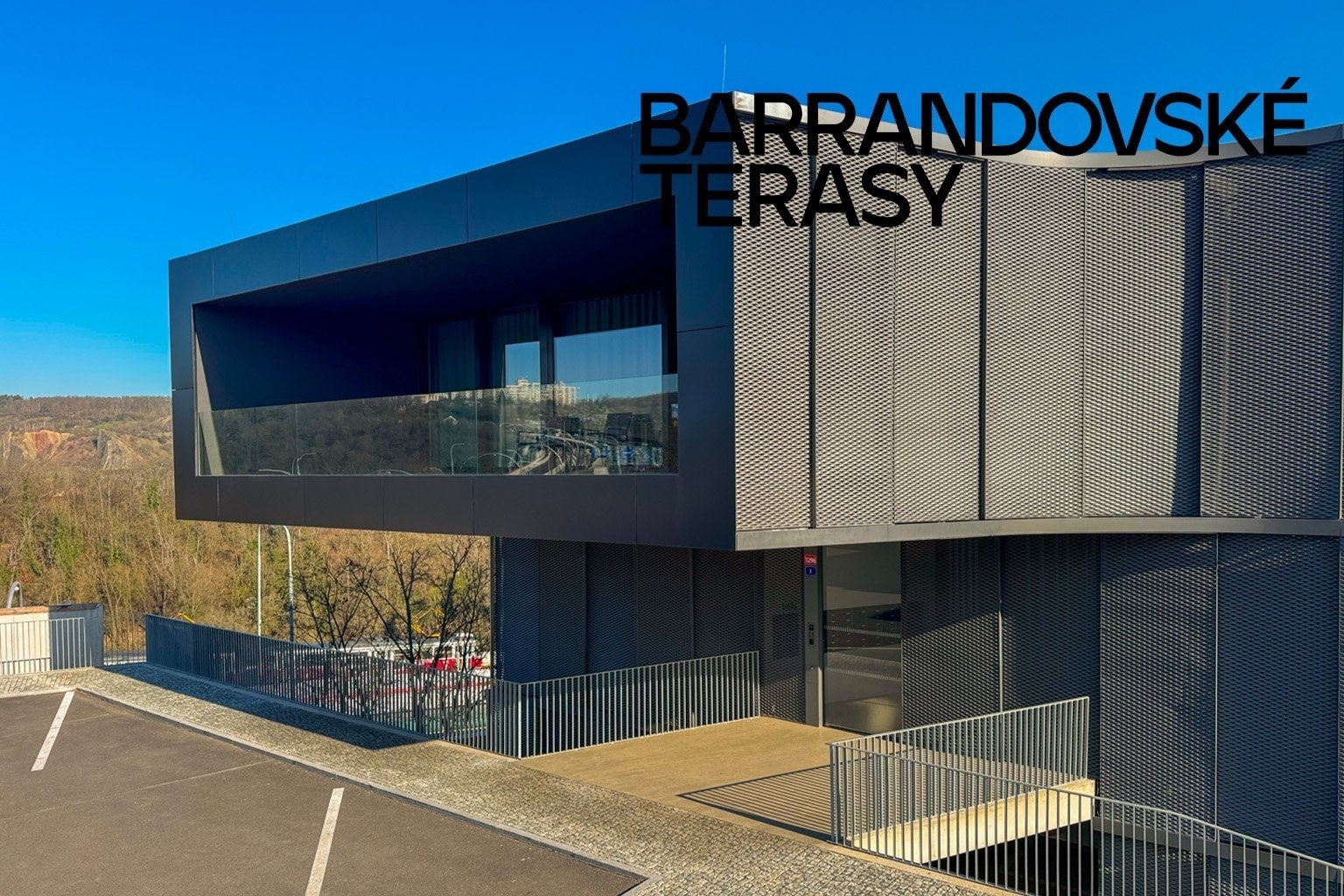 Barrandovské terasy - vstup do objektu